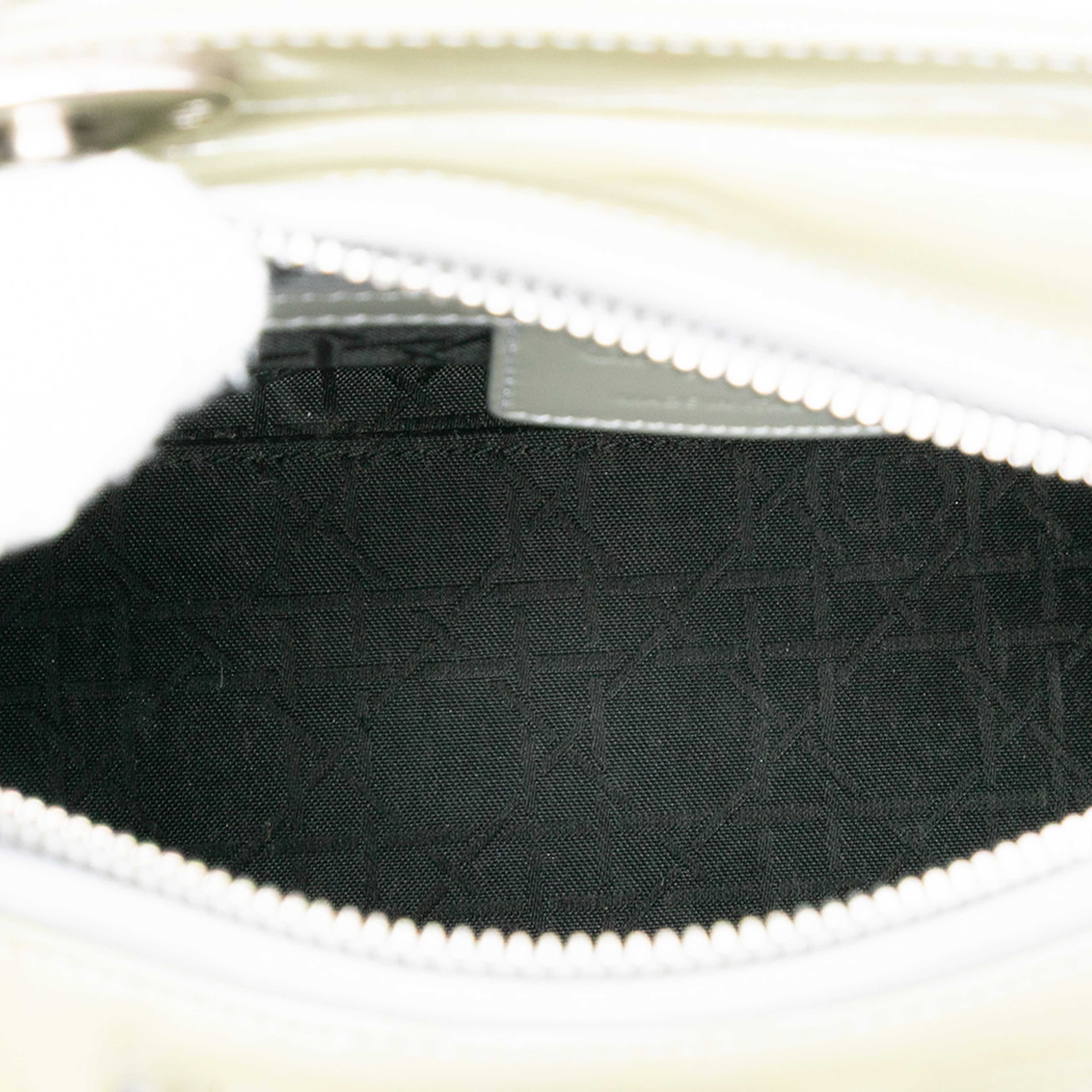 Dior Medium Patent Cannage Lady Dior, från Luxclusif, i färgen mint. Klicka för att öppna bilden i stort format