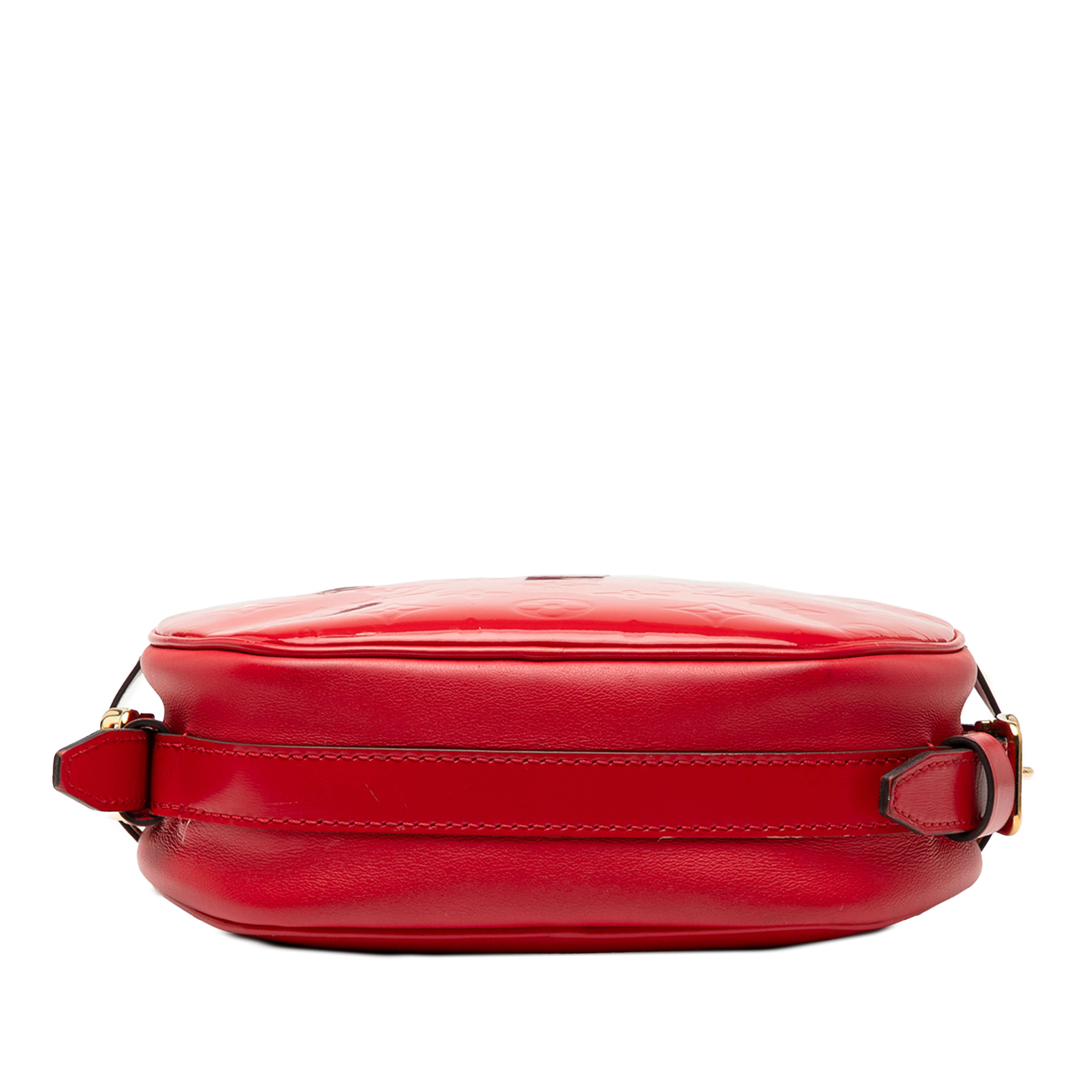Louis Vuitton Monogram Vernis Boite Chapeau Souple Pm, från Luxclusif, i färgen röd. Klicka för att öppna bilden i stort format