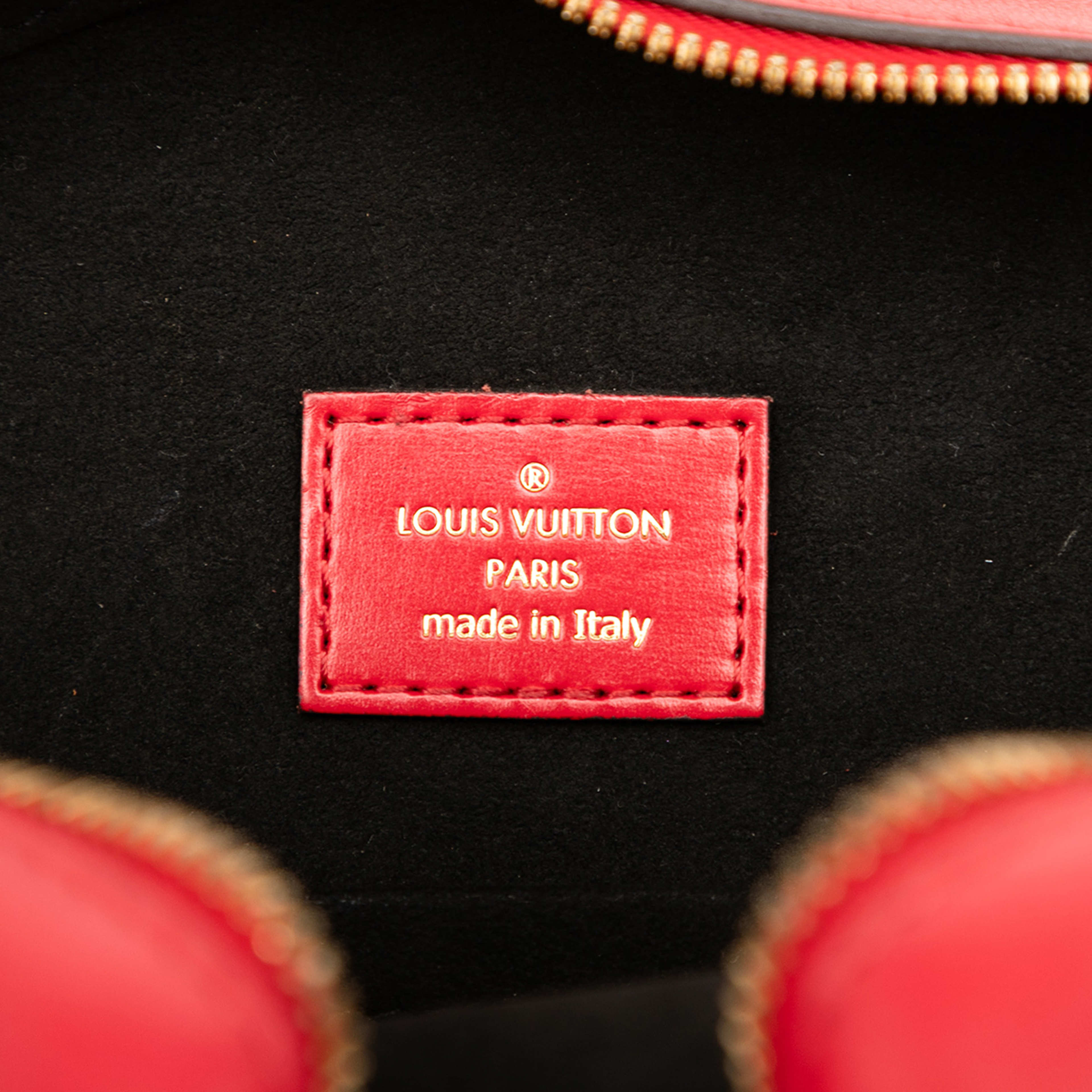 Louis Vuitton Monogram Vernis Boite Chapeau Souple Pm, från Luxclusif, i färgen red. Klicka för att öppna bilden i stort format
