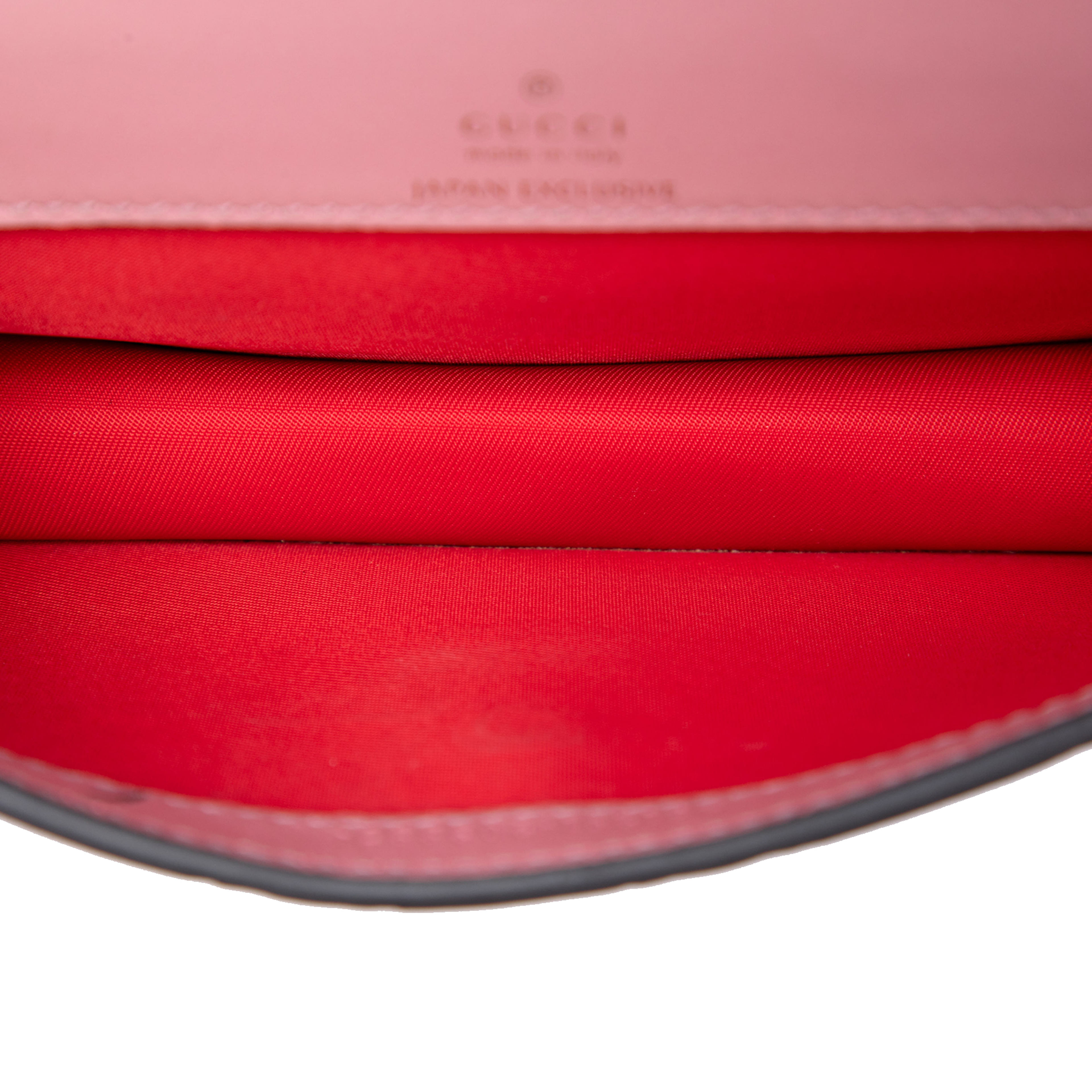 Gucci Mini Guccissima Cherry Crossbody, från Luxclusif, i färgen rosa. Klicka för att öppna bilden i stort format