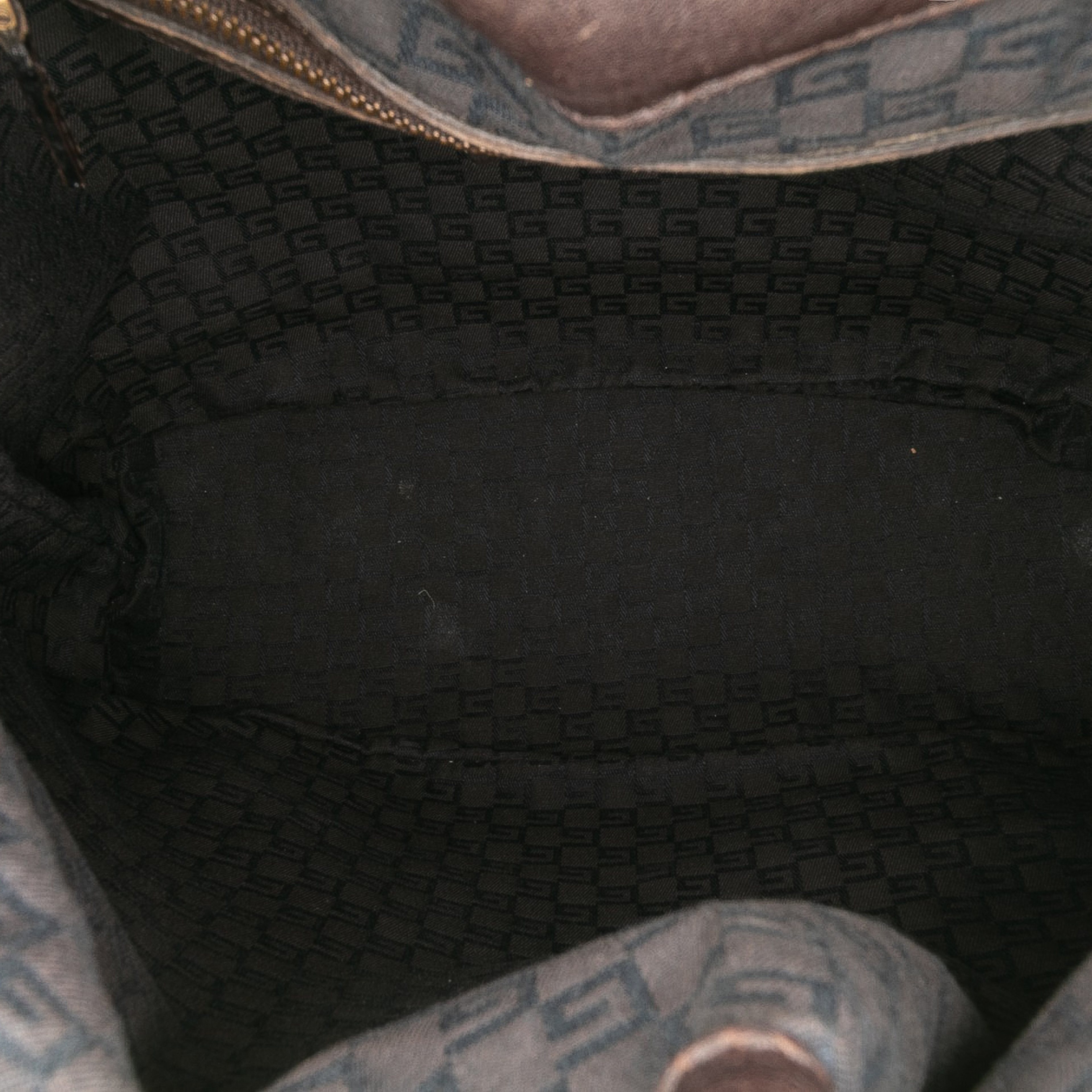 Gucci Canvas Ring Top Handle Bag, från Luxclusif, i färgen dark brown. Klicka för att öppna bilden i stort format