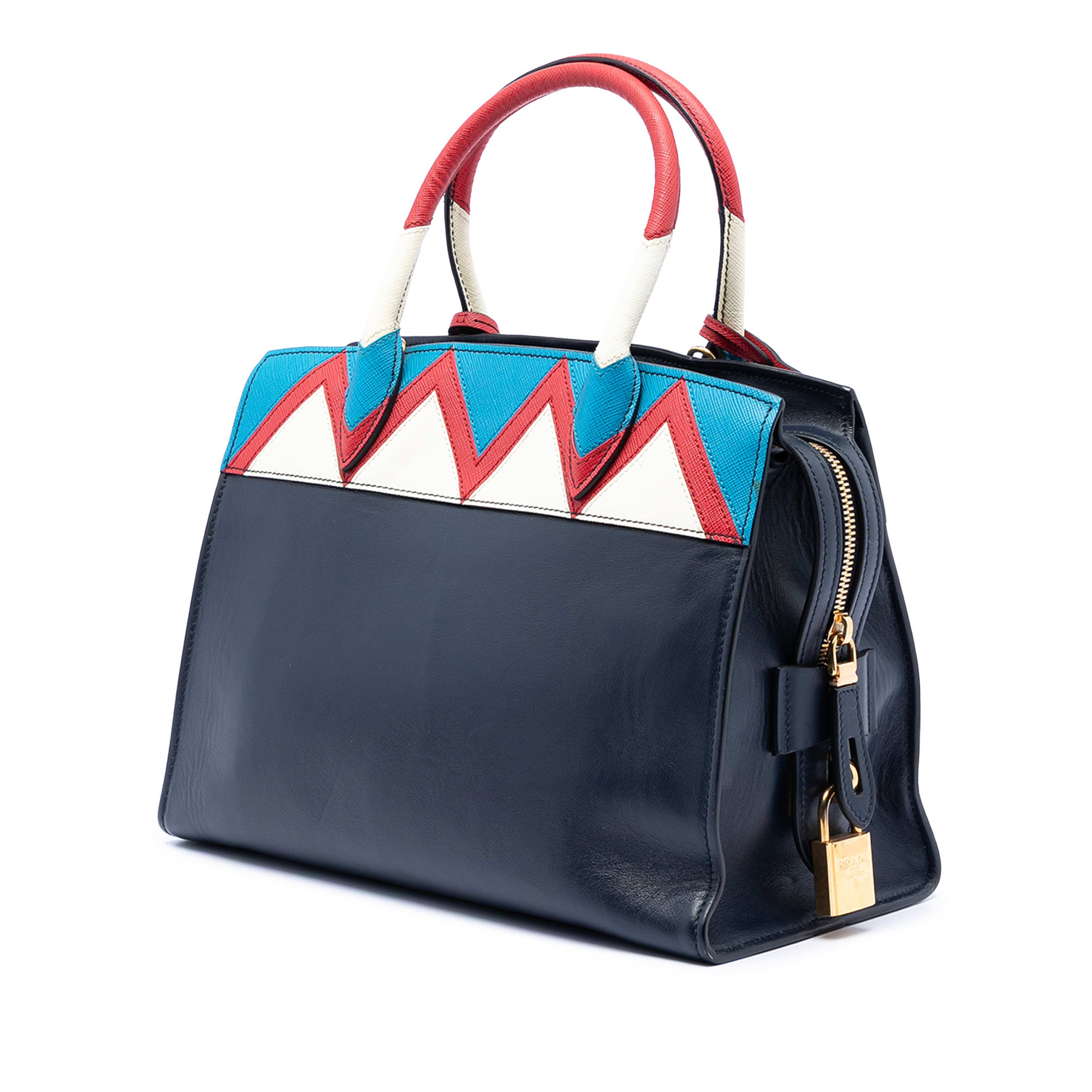 Prada Medium Saffiano Trimmed City Calf Greca Esplanade Satchel, från Luxclusif, i färgen navy. Klicka för att öppna bilden i stort format