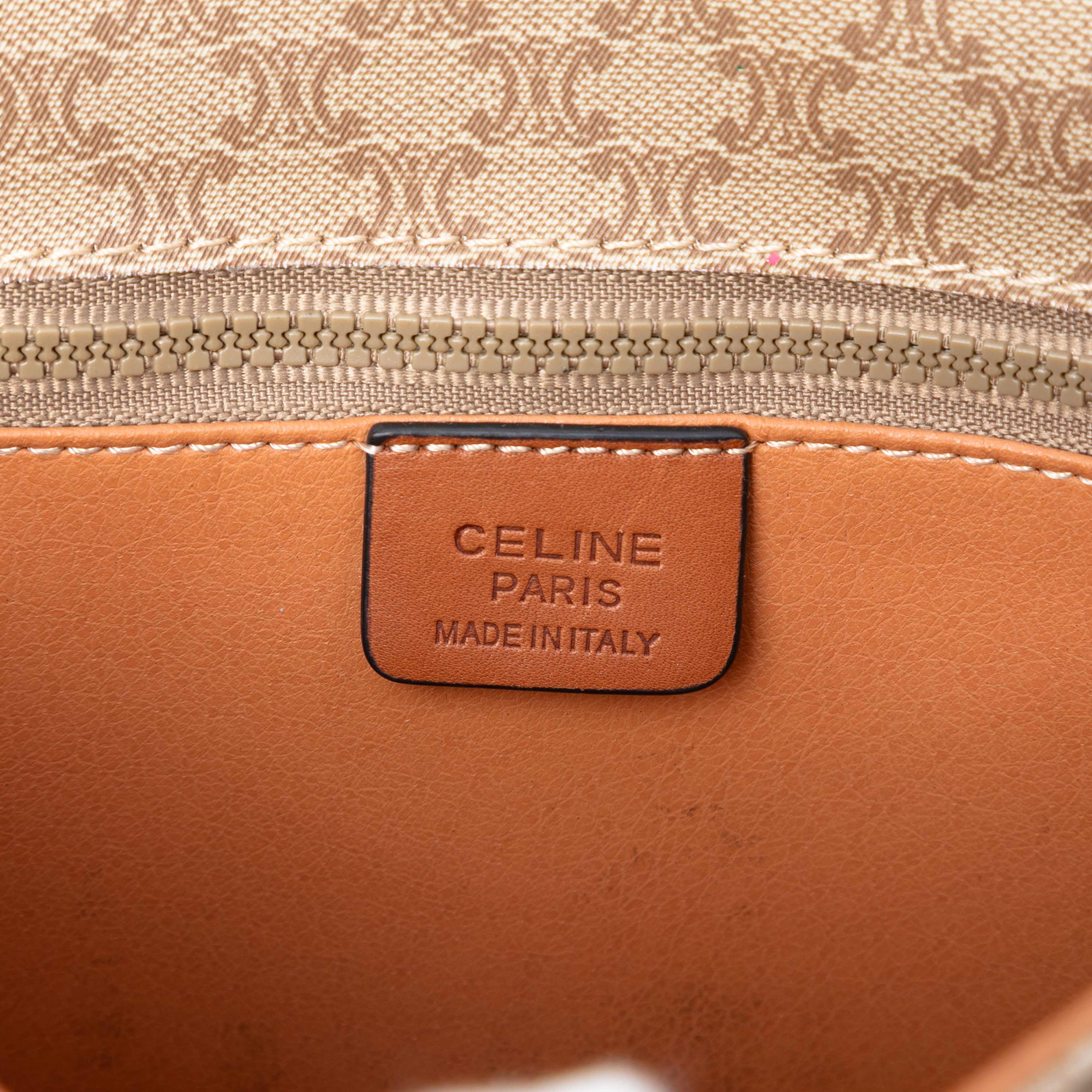 Celine Macadam Coated Canvas Crossbody, från Luxclusif, i färgen beige. Klicka för att öppna bilden i stort format