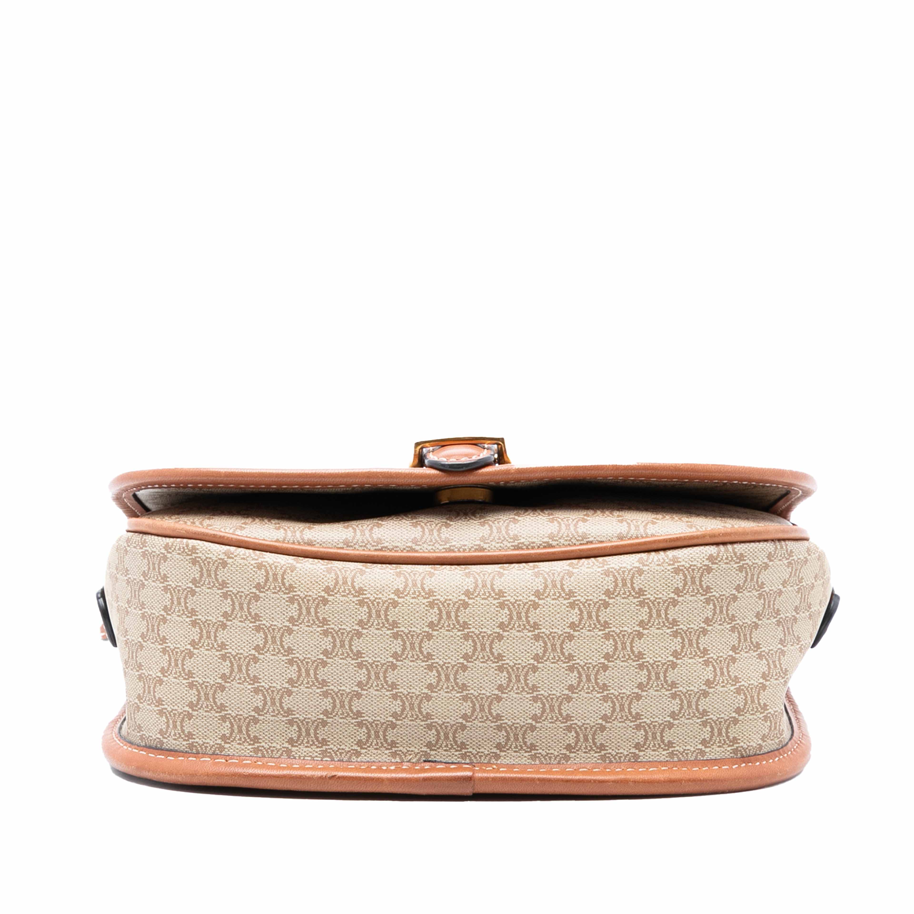 Celine Macadam Coated Canvas Crossbody, från Luxclusif, i färgen beige. Klicka för att öppna bilden i stort format