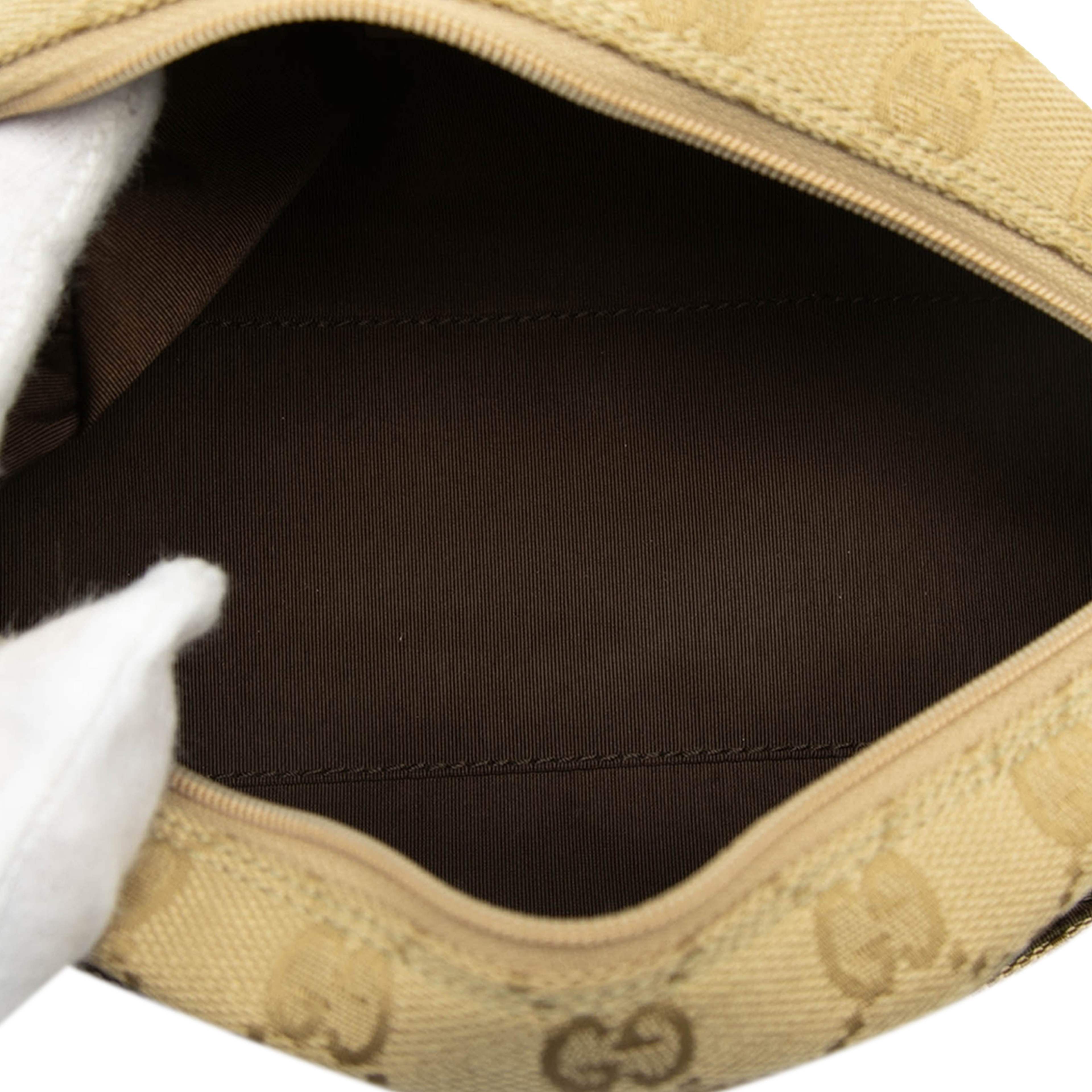 Gucci Gg Canvas Shoulder Bag, från Luxclusif, i färgen beige. Klicka för att öppna bilden i stort format