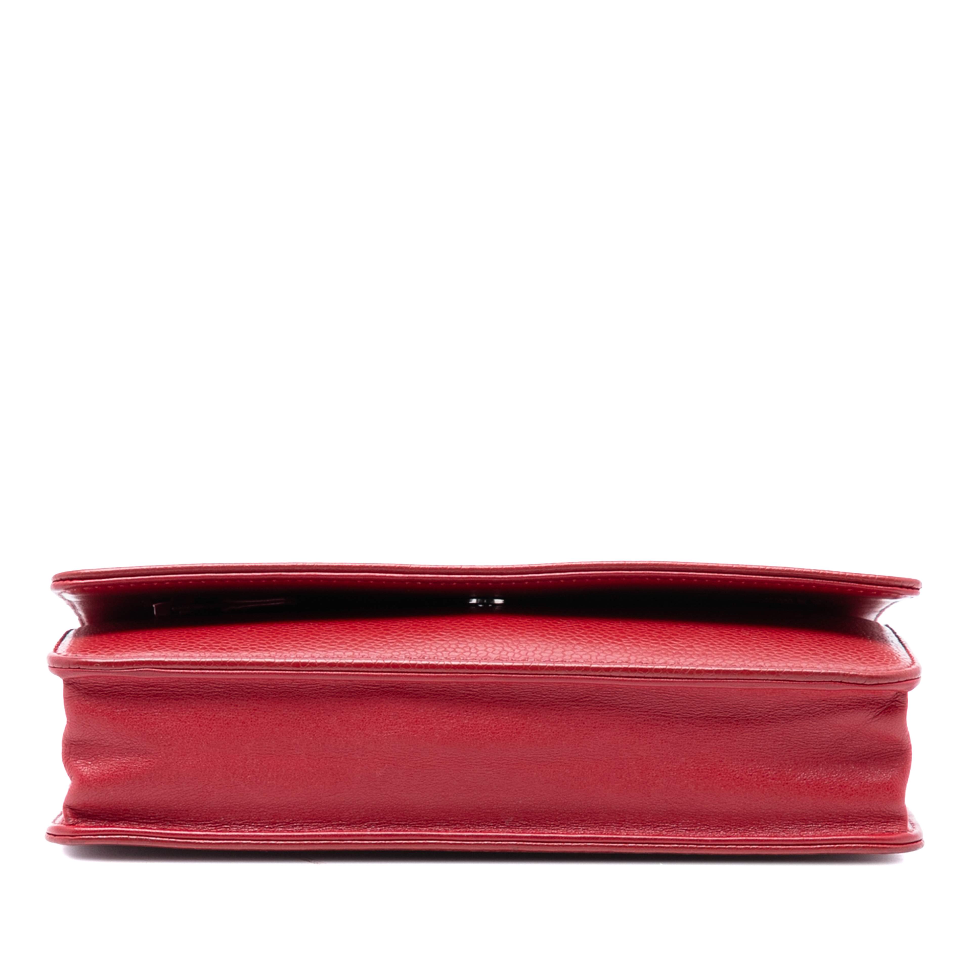 Chanel Cc Caviar Wallet On Chain, från Luxclusif, i färgen red. Klicka för att öppna bilden i stort format