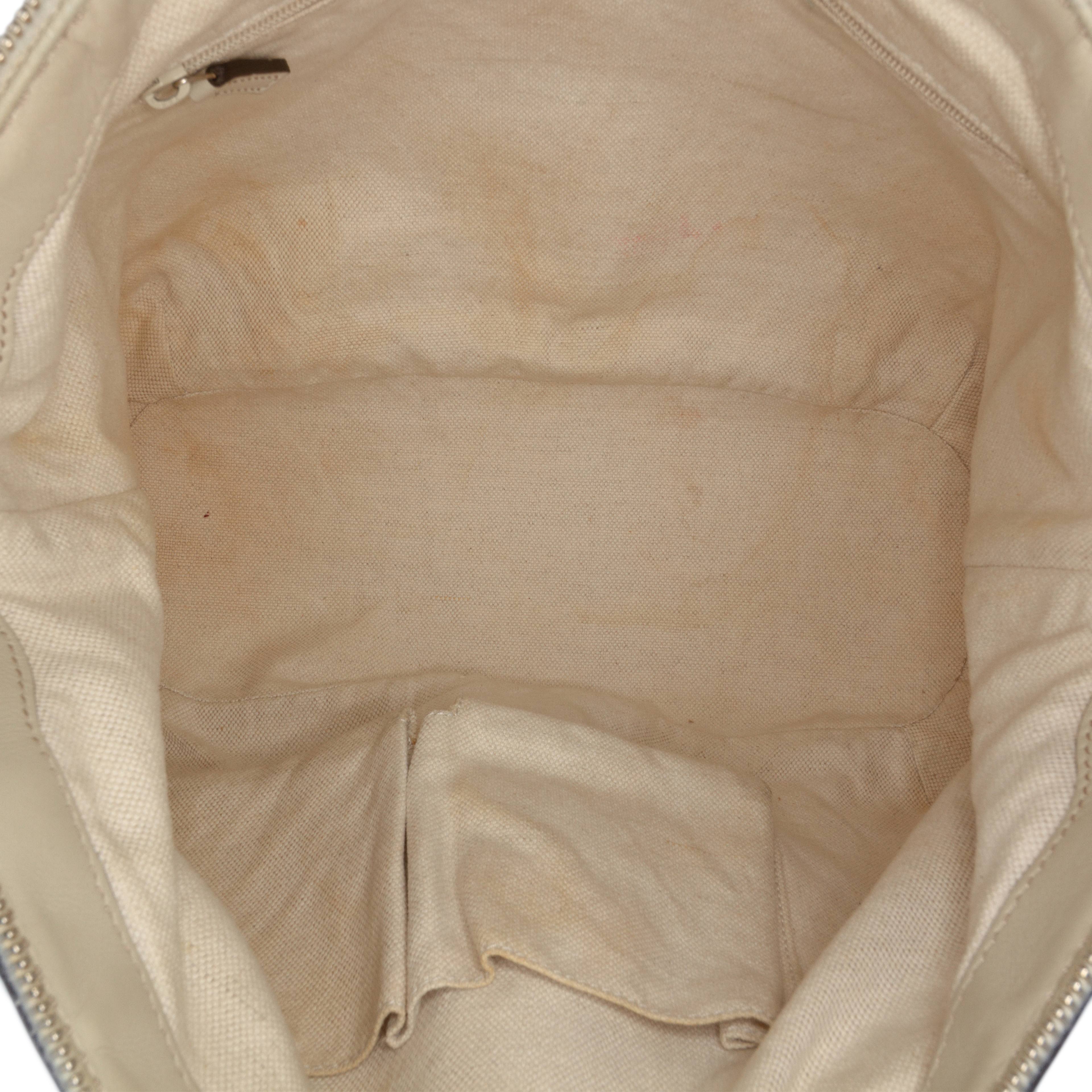 Gucci Gg Canvas Sukey Satchel, från Luxclusif, i färgen beige. Klicka för att öppna bilden i stort format