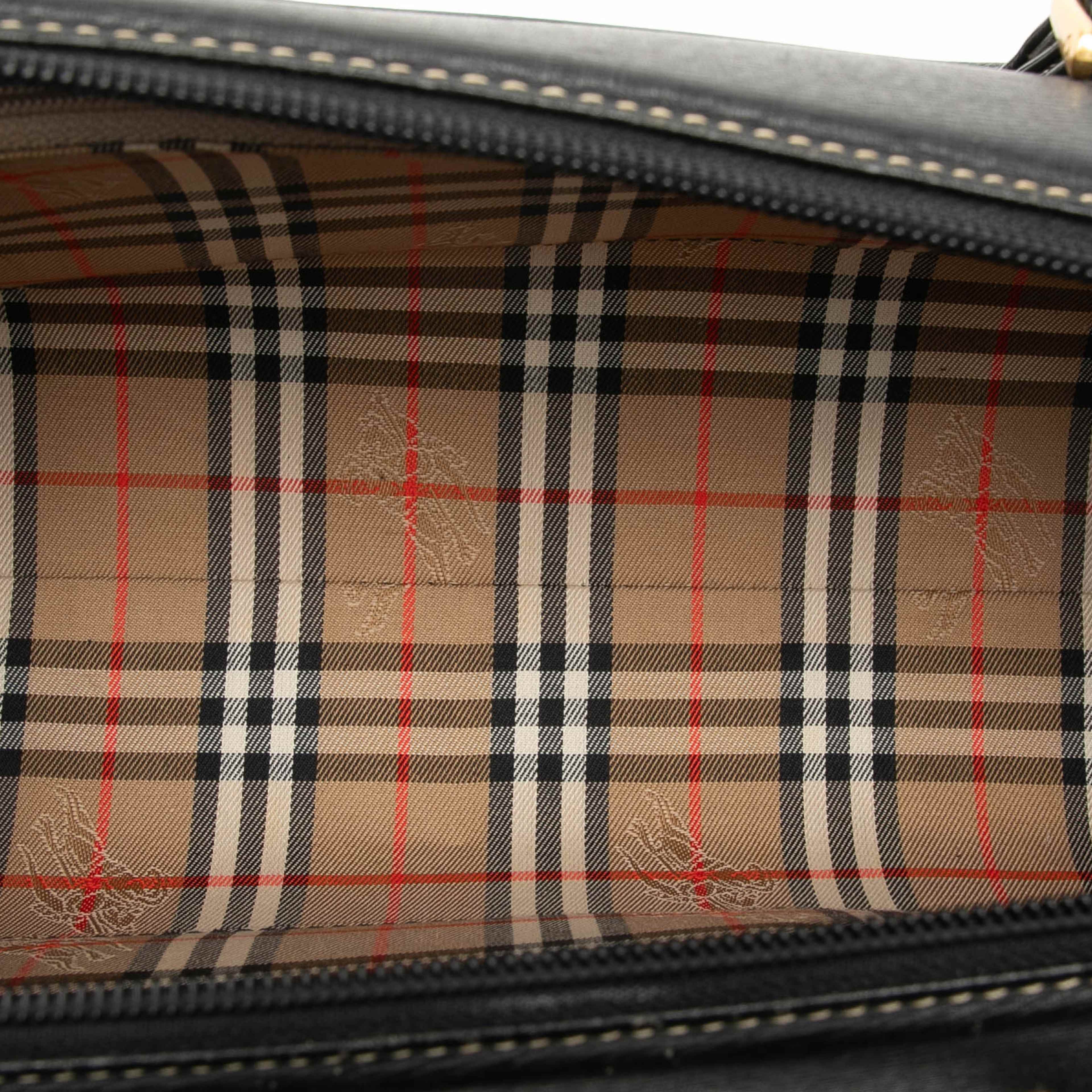 Burberry Leather Handbag, från Luxclusif, i färgen svart. Klicka för att öppna bilden i stort format