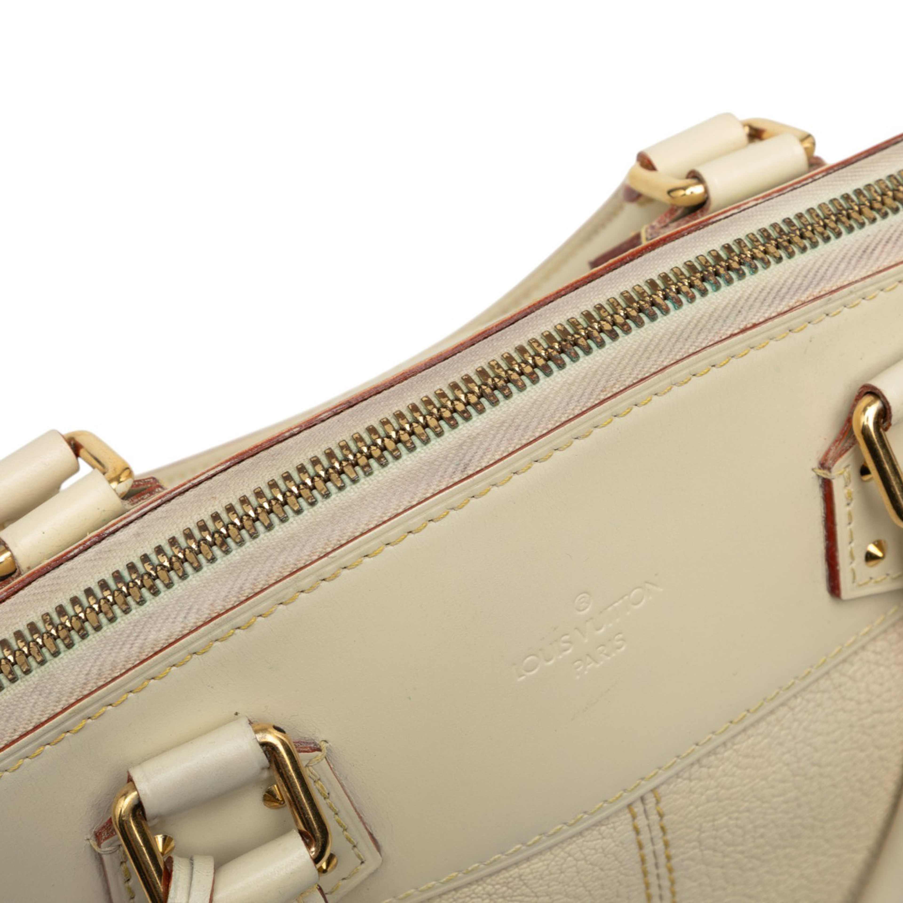 Louis Vuitton Suhali Lockit Pm, från Luxclusif, i färgen vit. Klicka för att öppna bilden i stort format