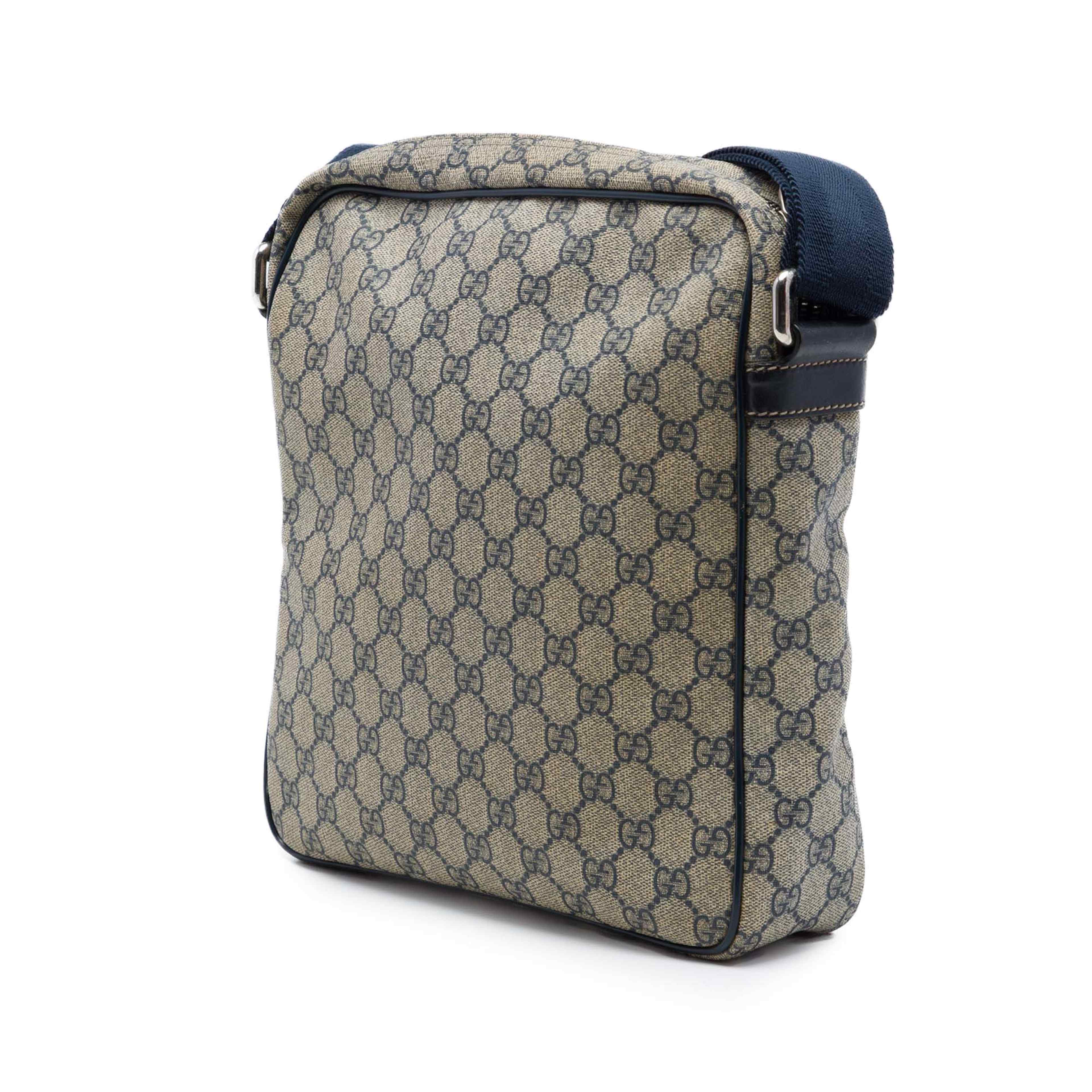 Gucci Gg Supreme Crossbody, från Luxclusif, i färgen beige. Klicka för att öppna bilden i stort format