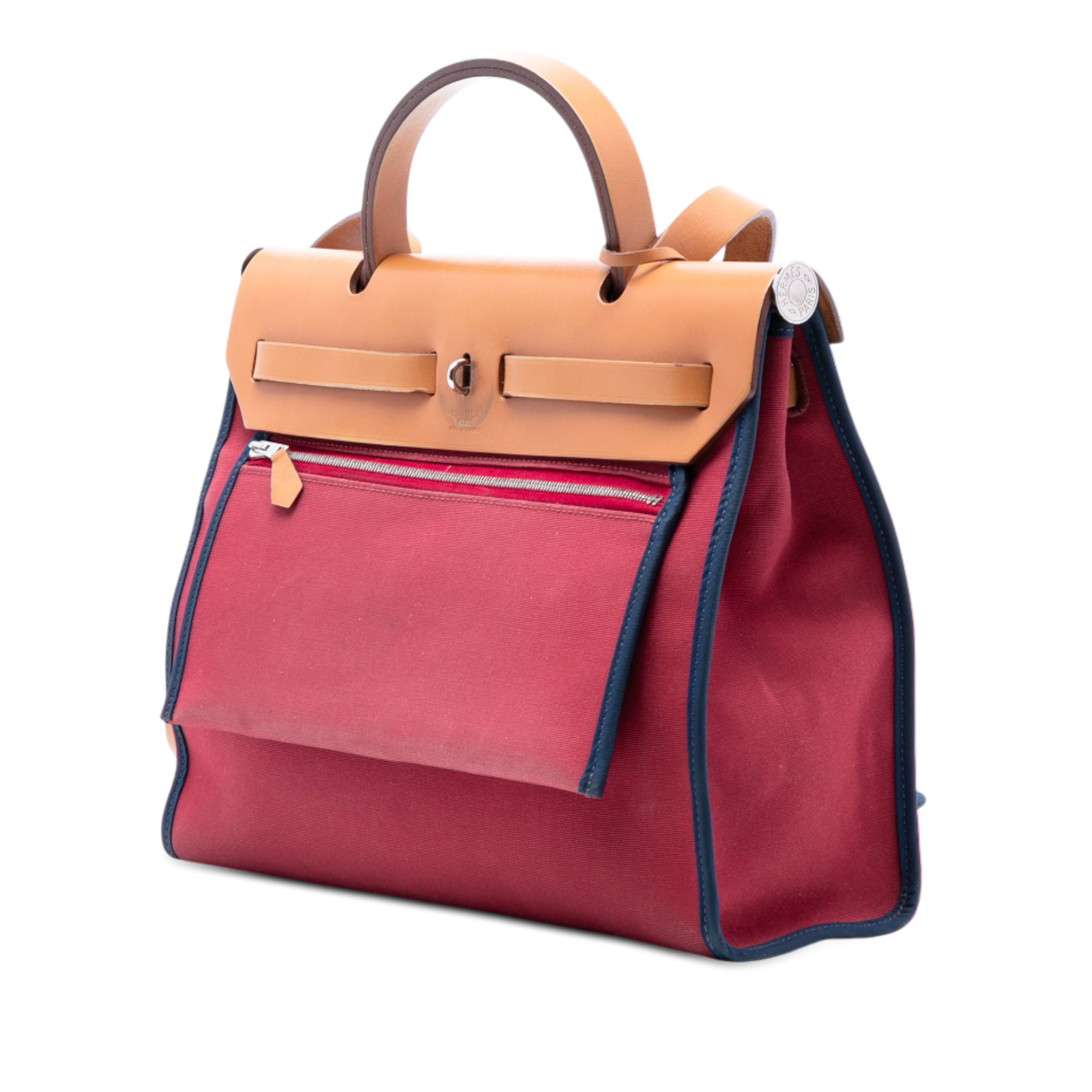 Hermès Toile Herbag Zip 31 Satchel, från Luxclusif, i färgen red. Klicka för att öppna bilden i stort format
