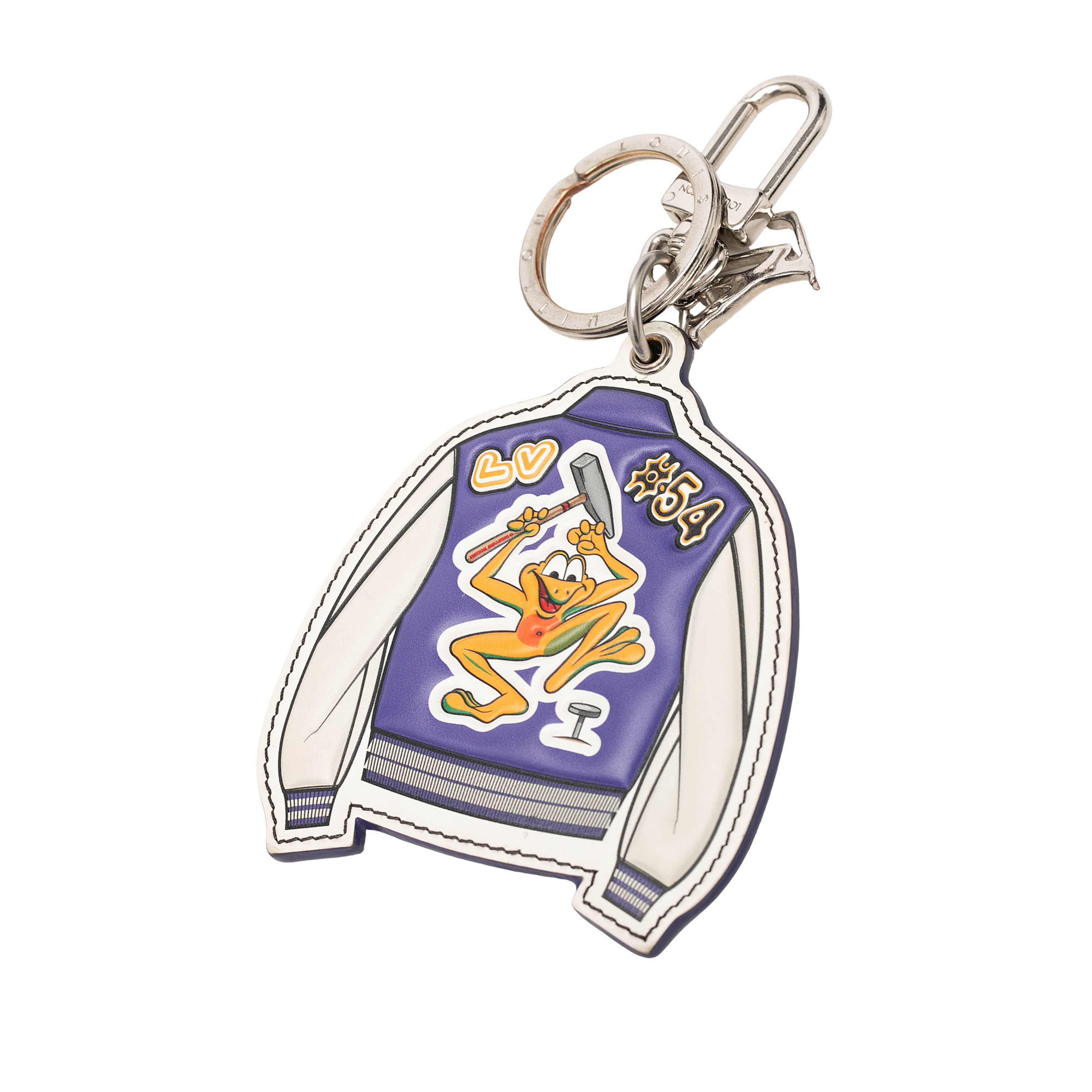 Louis Vuitton Printed Leather And Brass Lv Varsity Jacket Illustre Bag Charm And Key Holder, från Luxclusif, i färgen purpur. Klicka för att öppna bilden i stort format