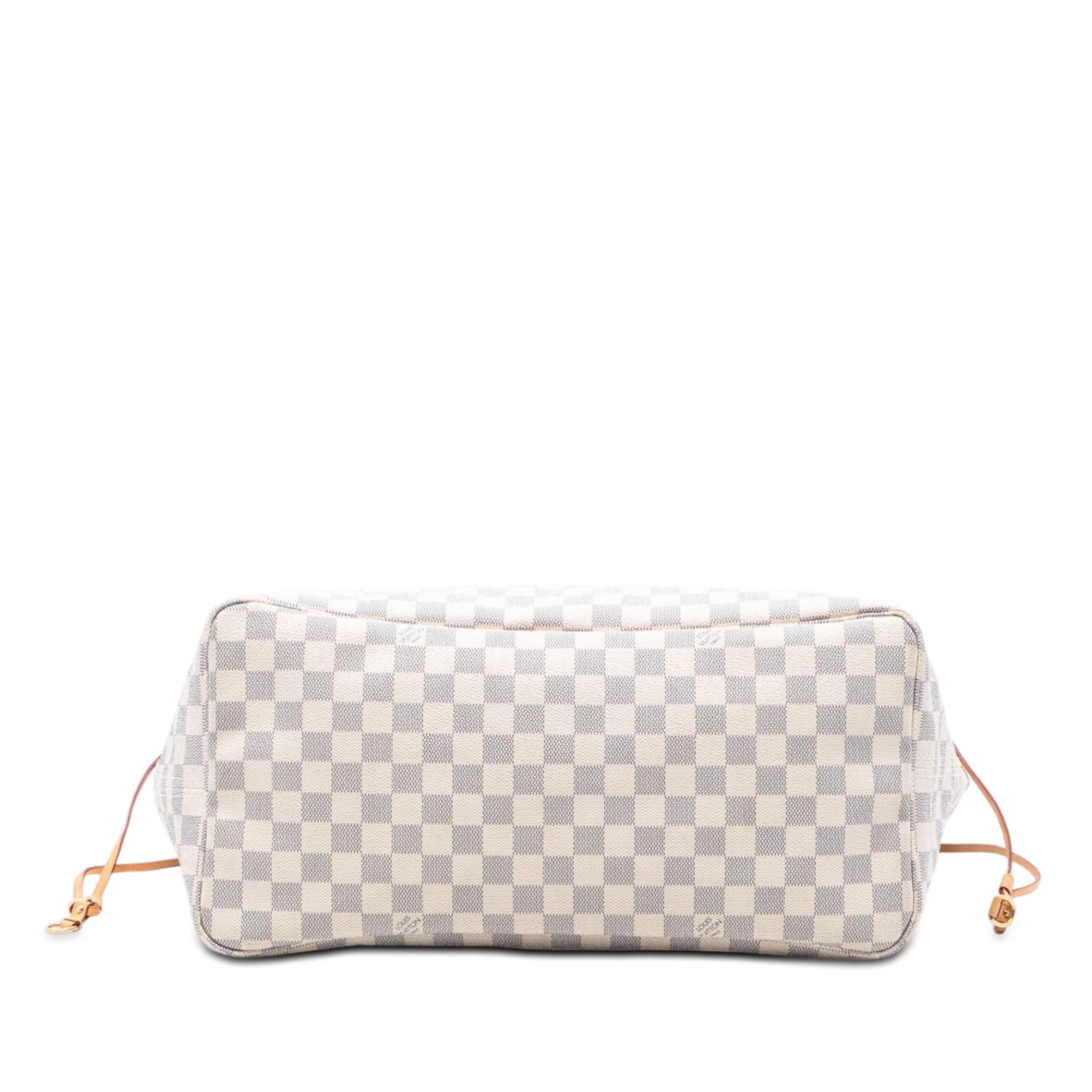 Louis Vuitton Damier Azur Neverfull Gm, från Luxclusif, i färgen white. Klicka för att öppna bilden i stort format