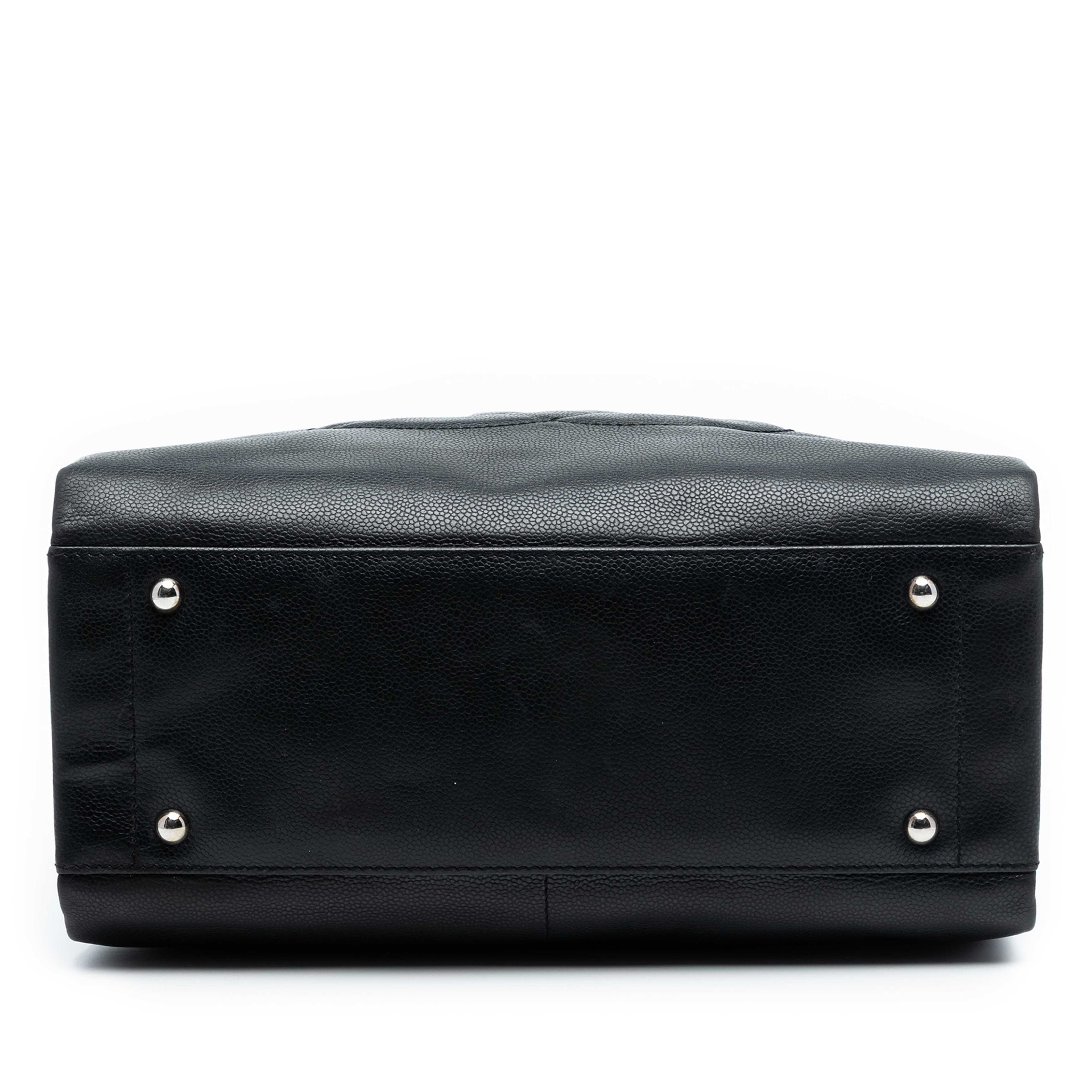 Chanel Caviar Ultimate Executive Tote, från Luxclusif, i färgen black. Klicka för att öppna bilden i stort format