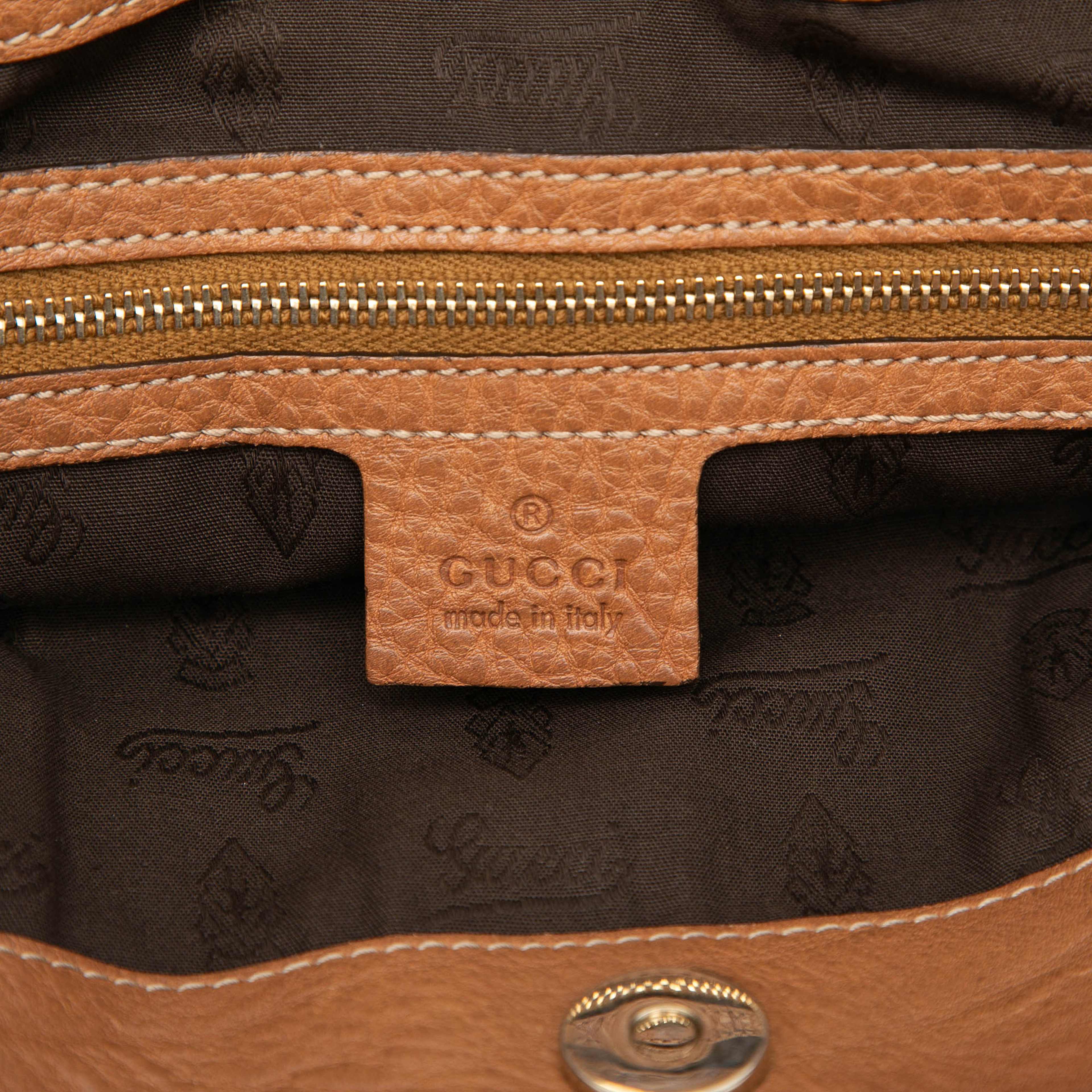 Gucci Medium Gg Canvas Gg Charm Tote, från Luxclusif, i färgen beige. Klicka för att öppna bilden i stort format