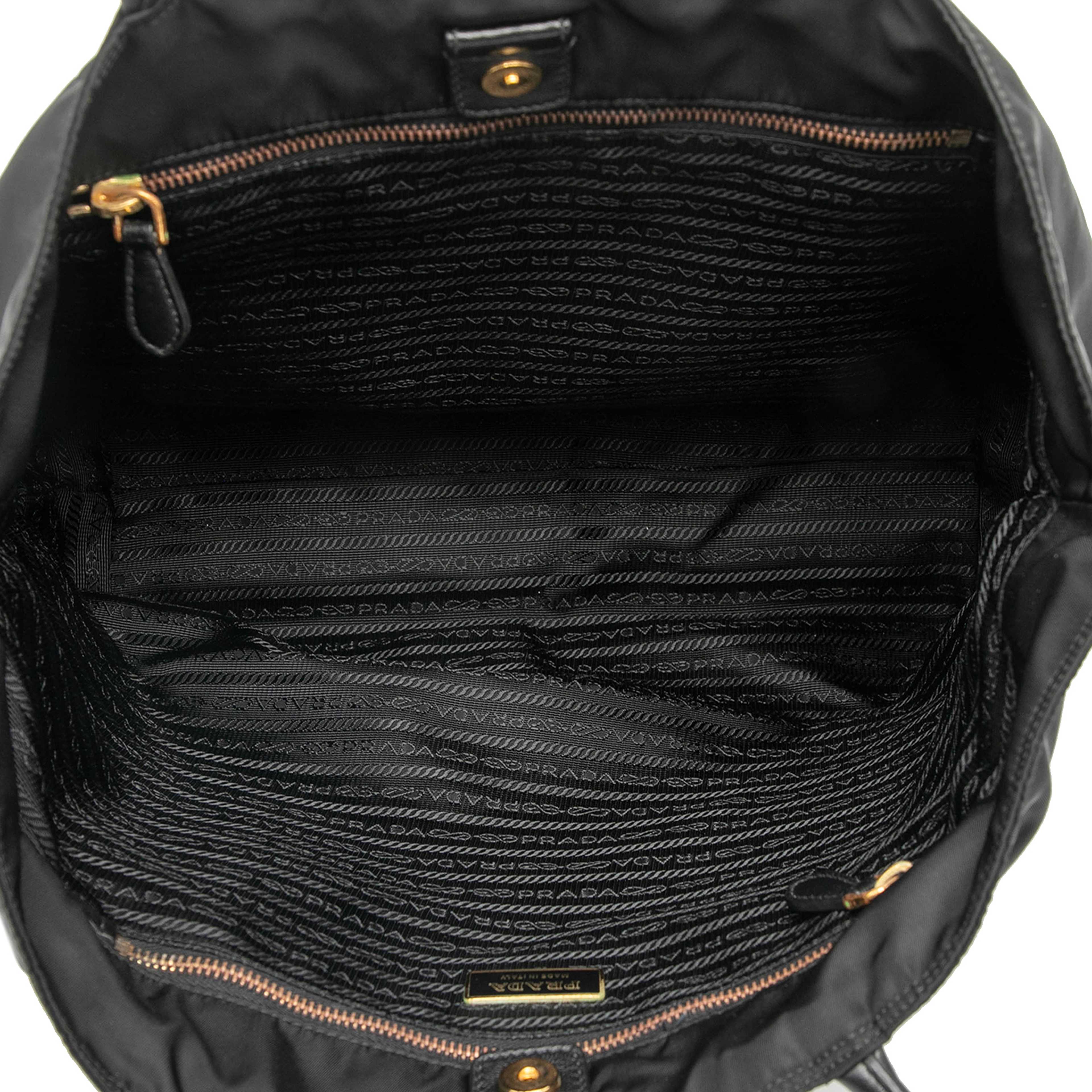 Prada Tessuto Tote, från Luxclusif, i färgen black. Klicka för att öppna bilden i stort format