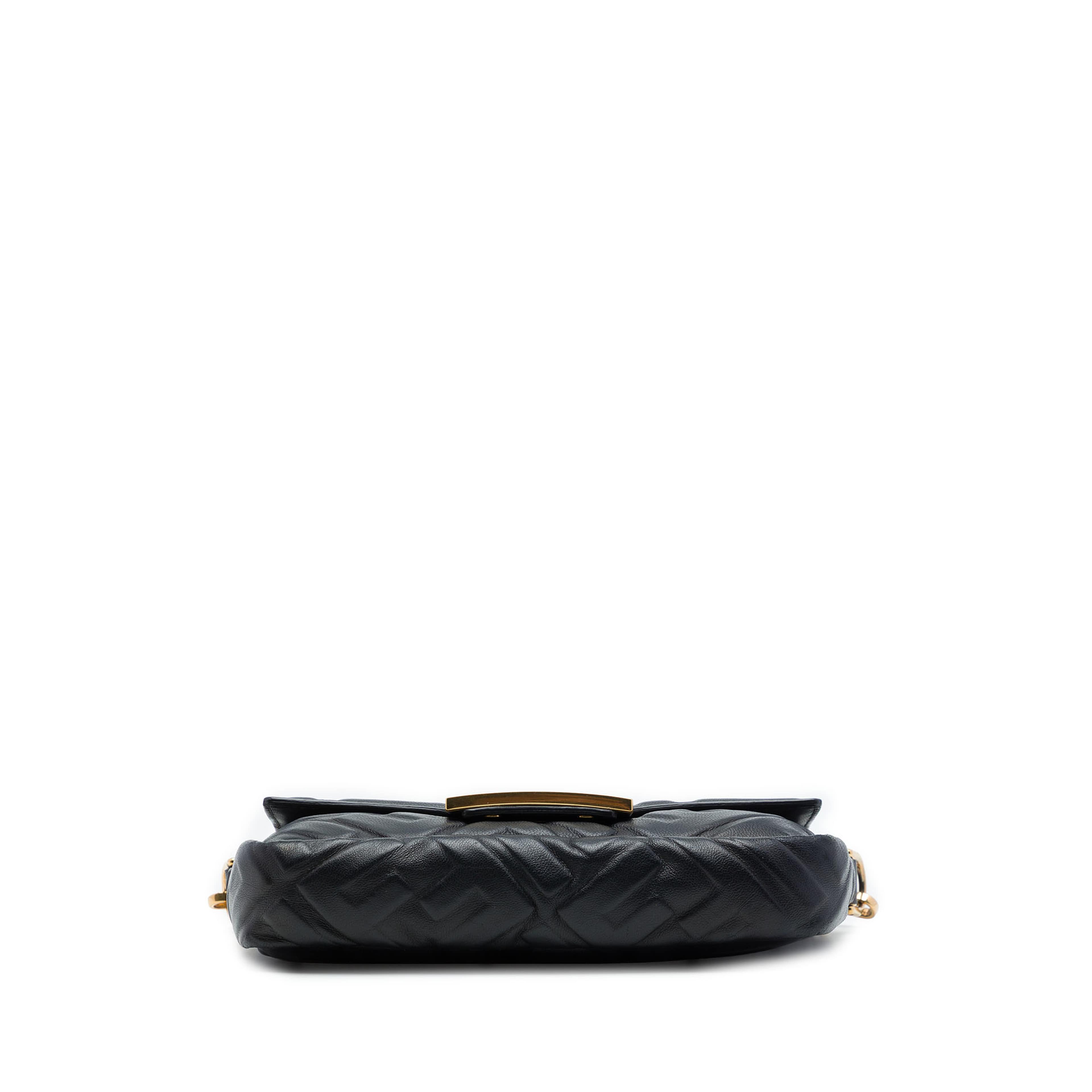 Fendi Mini Zucca Embossed Leather Baguette Satchel, från Luxclusif, i färgen svart. Klicka för att öppna bilden i stort format