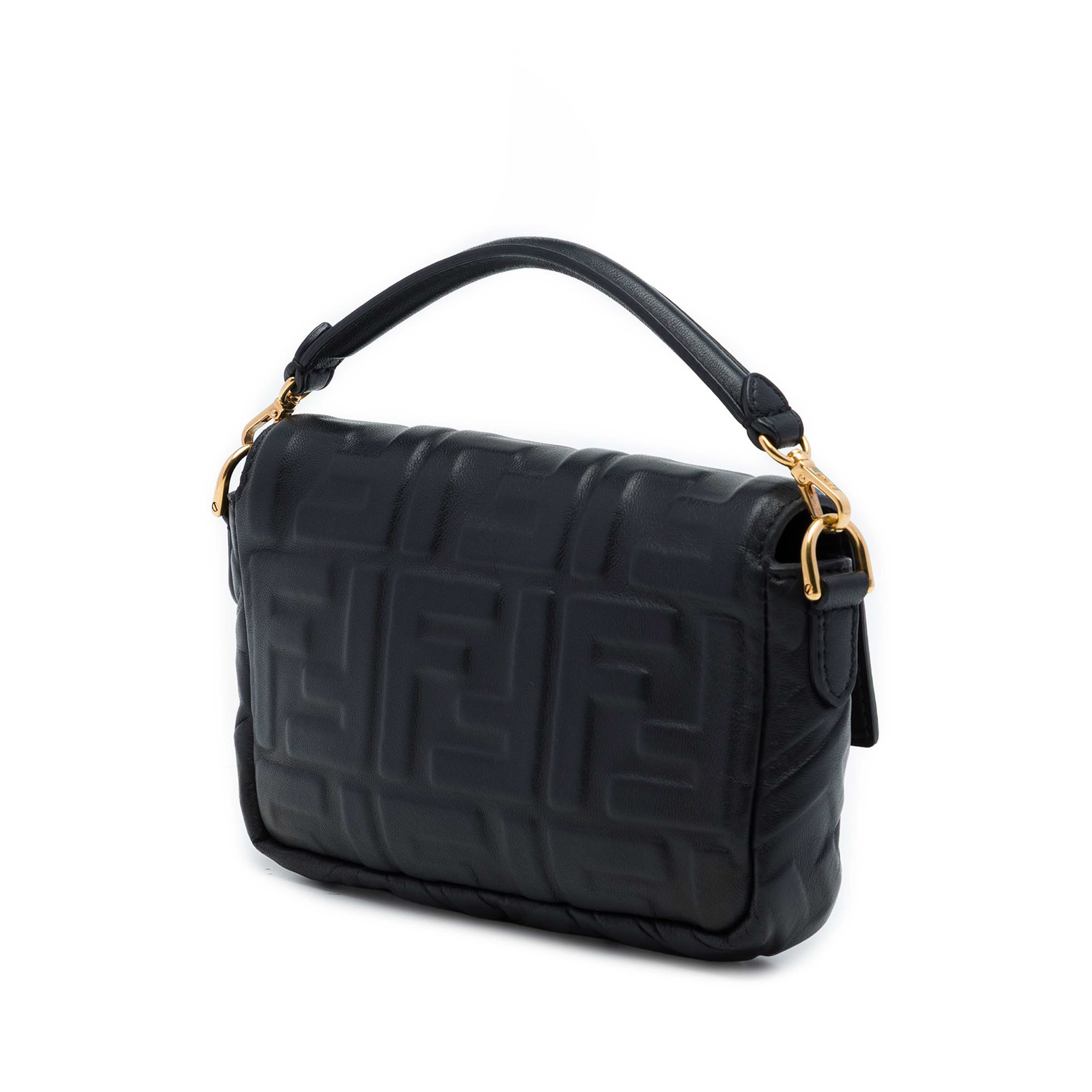 Fendi Mini Zucca Embossed Leather Baguette Satchel, från Luxclusif, i färgen svart. Klicka för att öppna bilden i stort format