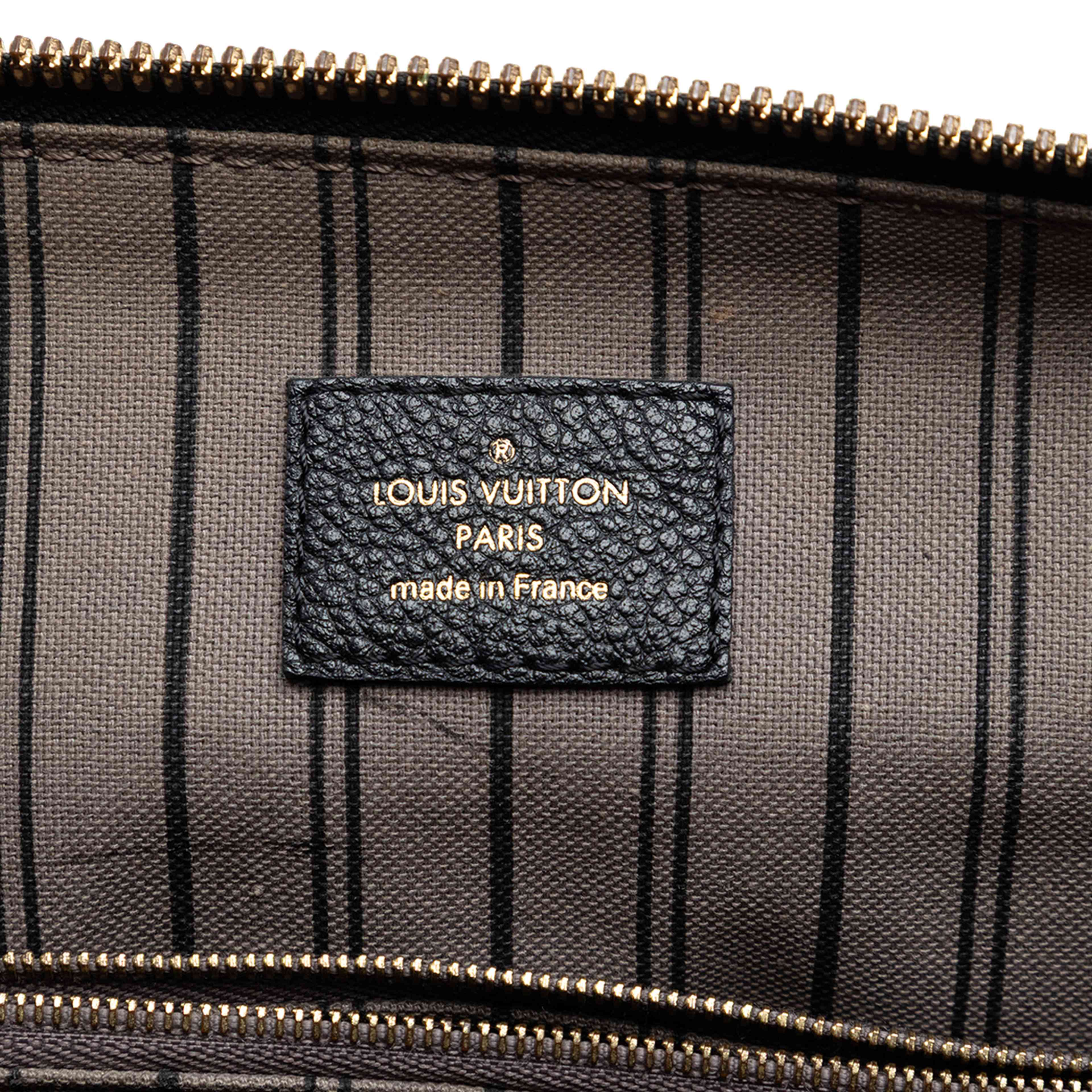 Louis Vuitton Monogram Empreinte Lumineuse Pm, från Luxclusif, i färgen navy. Klicka för att öppna bilden i stort format