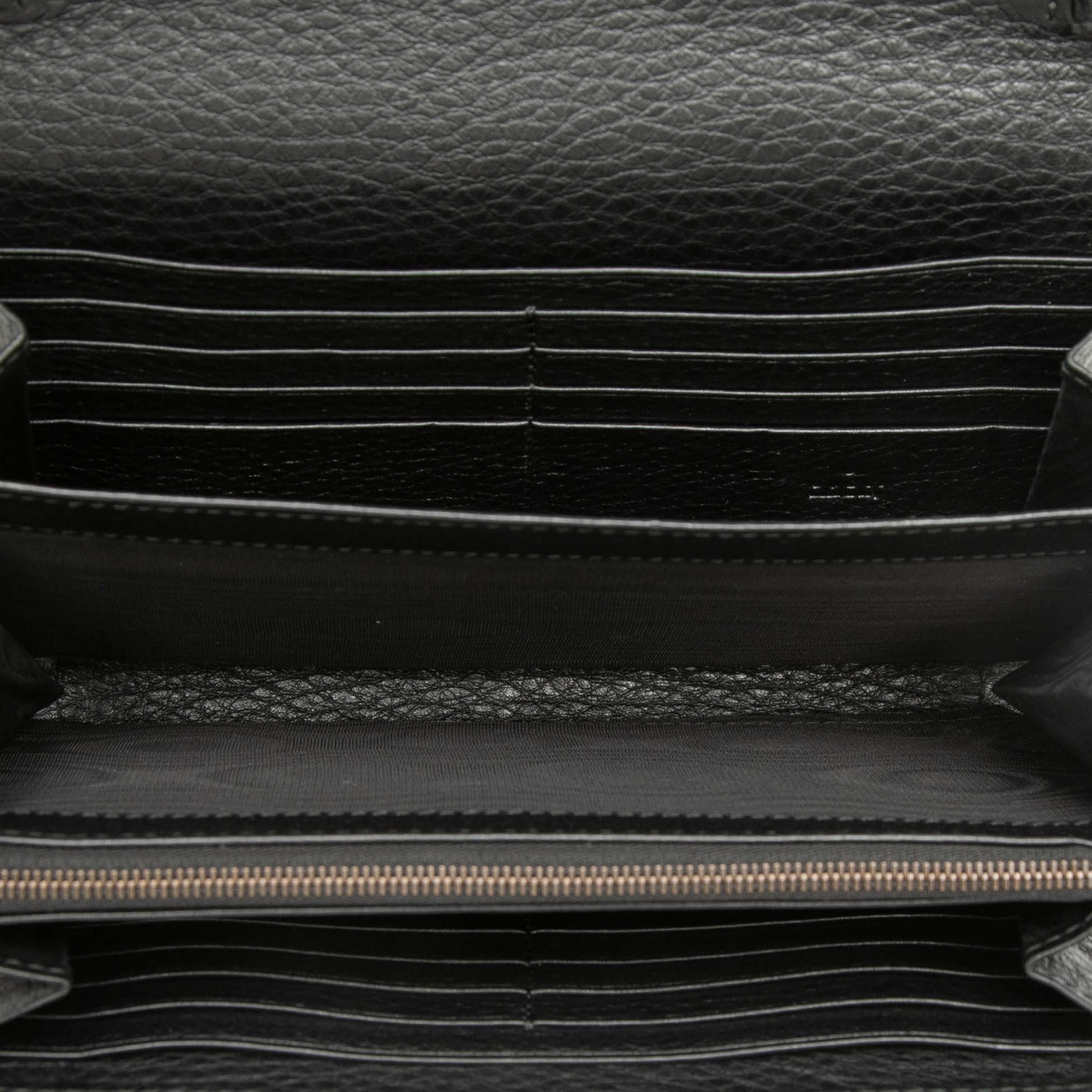 Gucci Gg Marmont Leather Wallet On Chain, från Luxclusif, i färgen black. Klicka för att öppna bilden i stort format