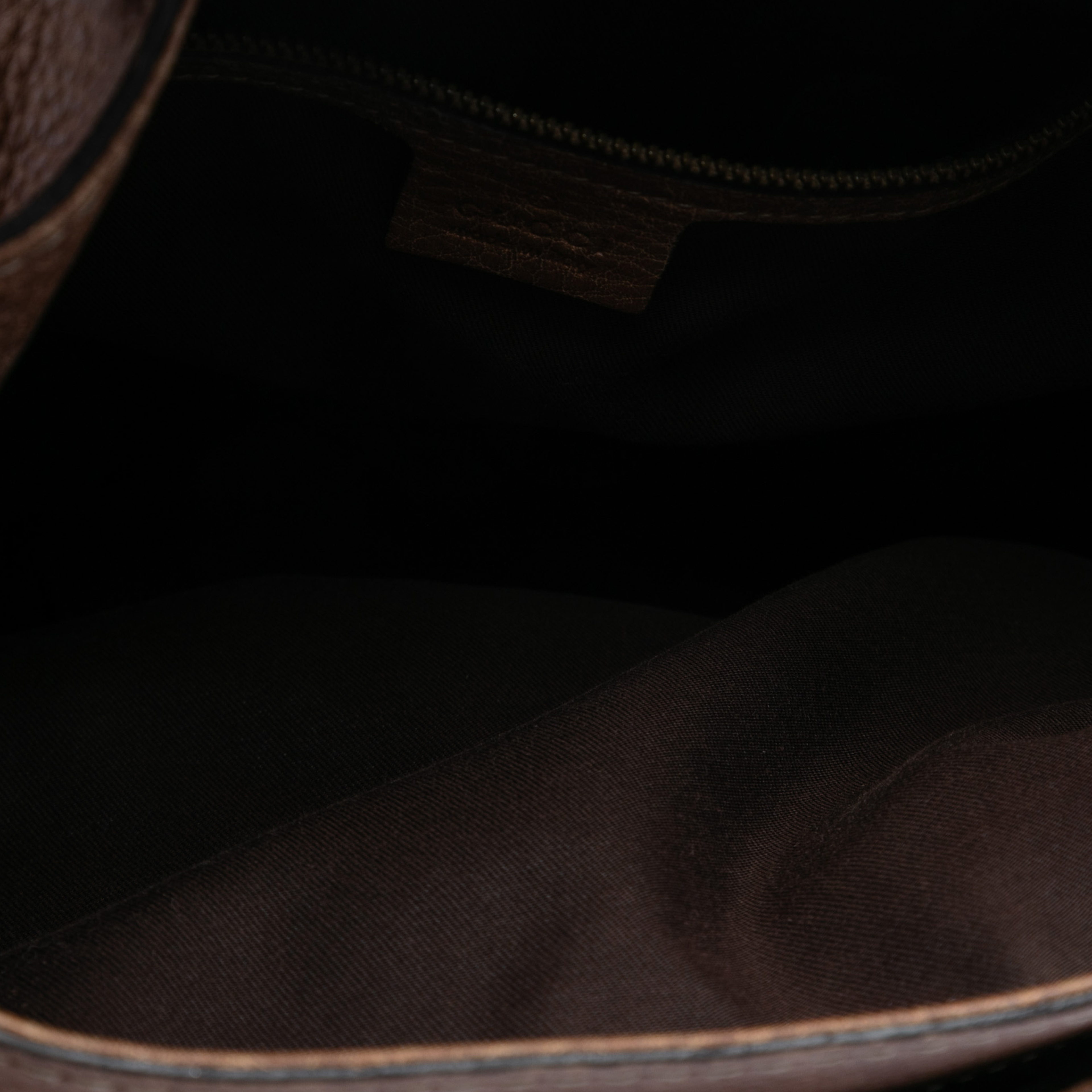 Gucci Large Leather New Pelham Satchel, från Luxclusif, i färgen brown. Klicka för att öppna bilden i stort format