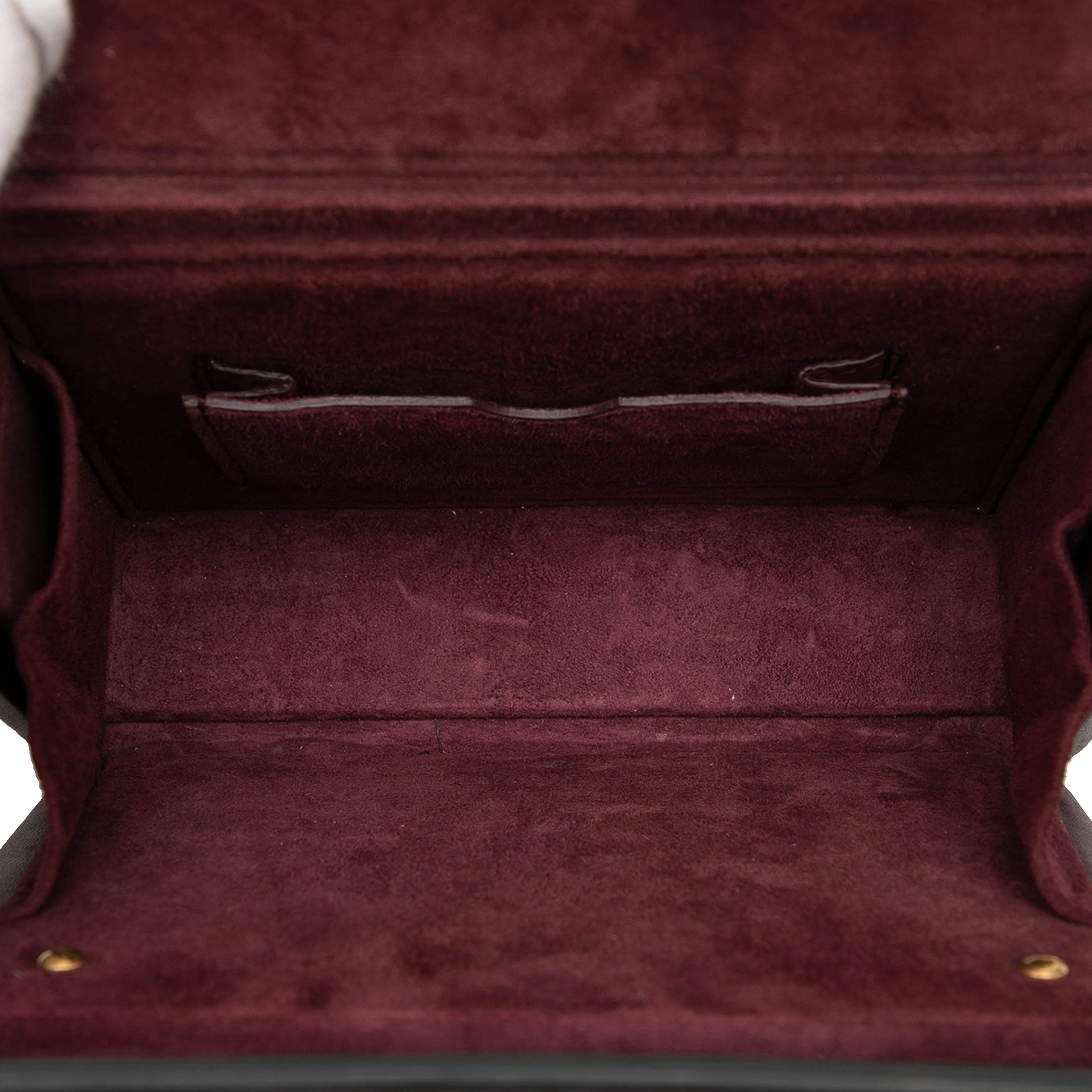 Dior Lambskin Dioraddict Lockbox Crossbody, från Luxclusif, i färgen burgundy. Klicka för att öppna bilden i stort format