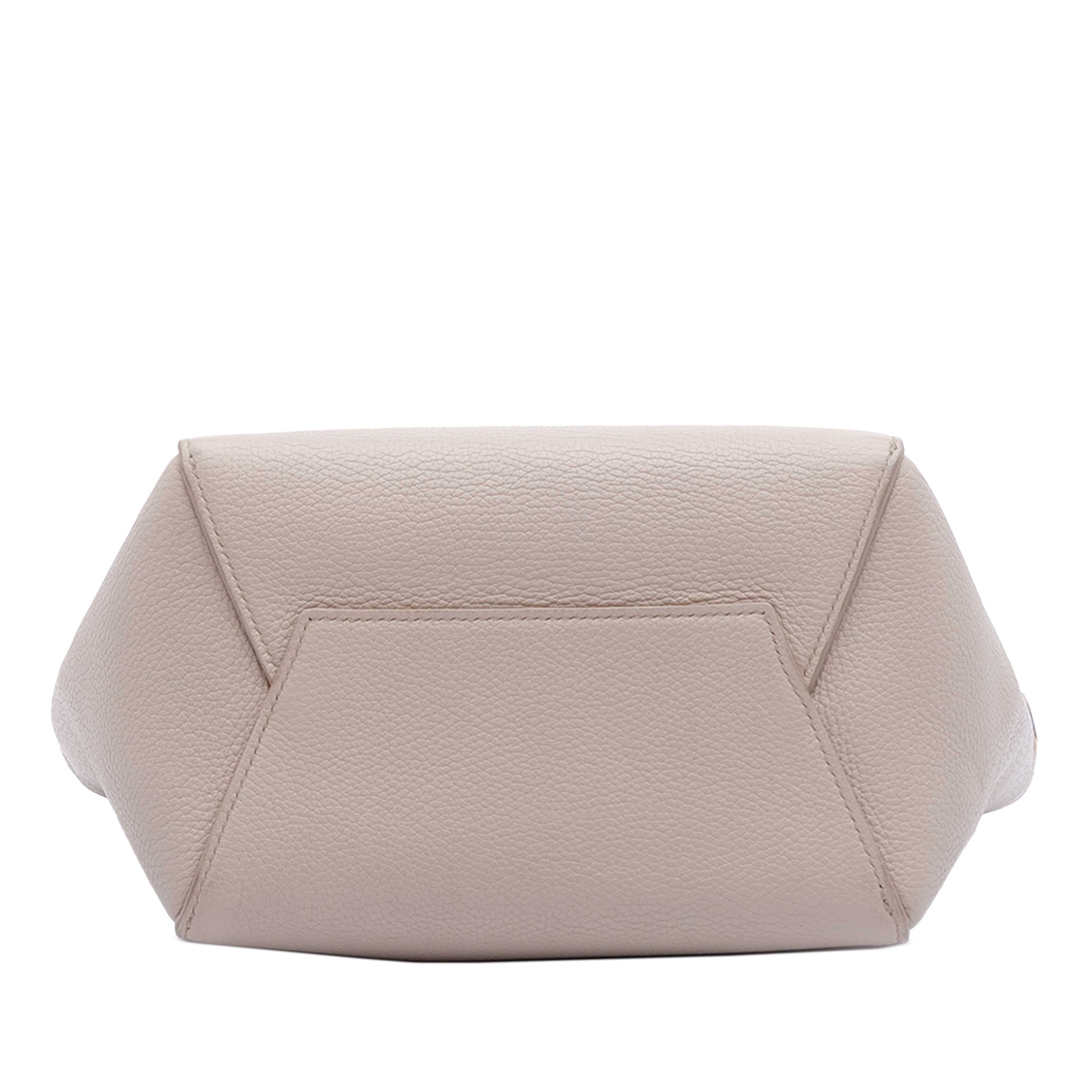 Celine Small Soft Grained Calfskin Seau Sangle Bucket Bag, från Luxclusif, i färgen brun. Klicka för att öppna bilden i stort format