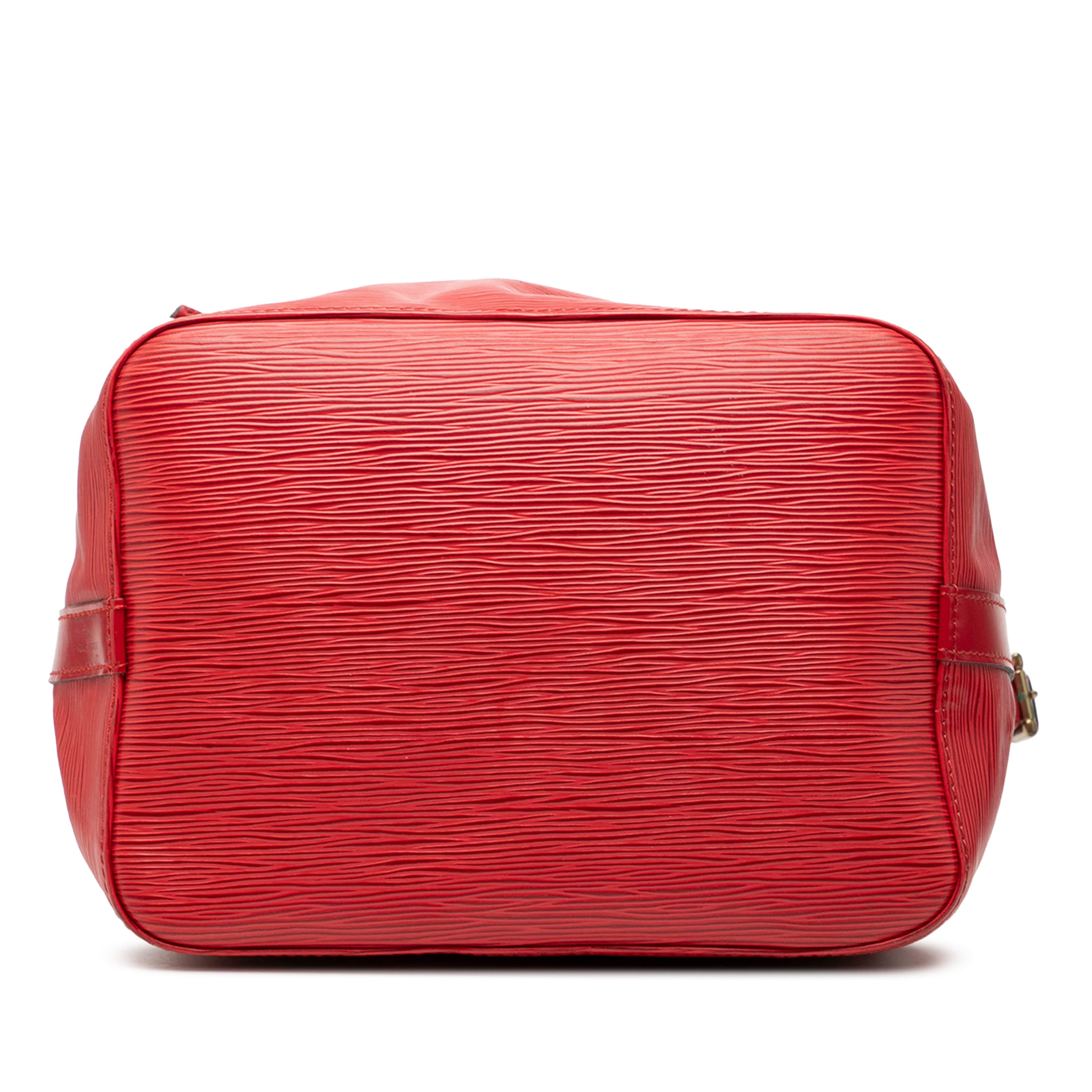 Louis Vuitton Epi Petit Noe, från Luxclusif, i färgen red. Klicka för att öppna bilden i stort format