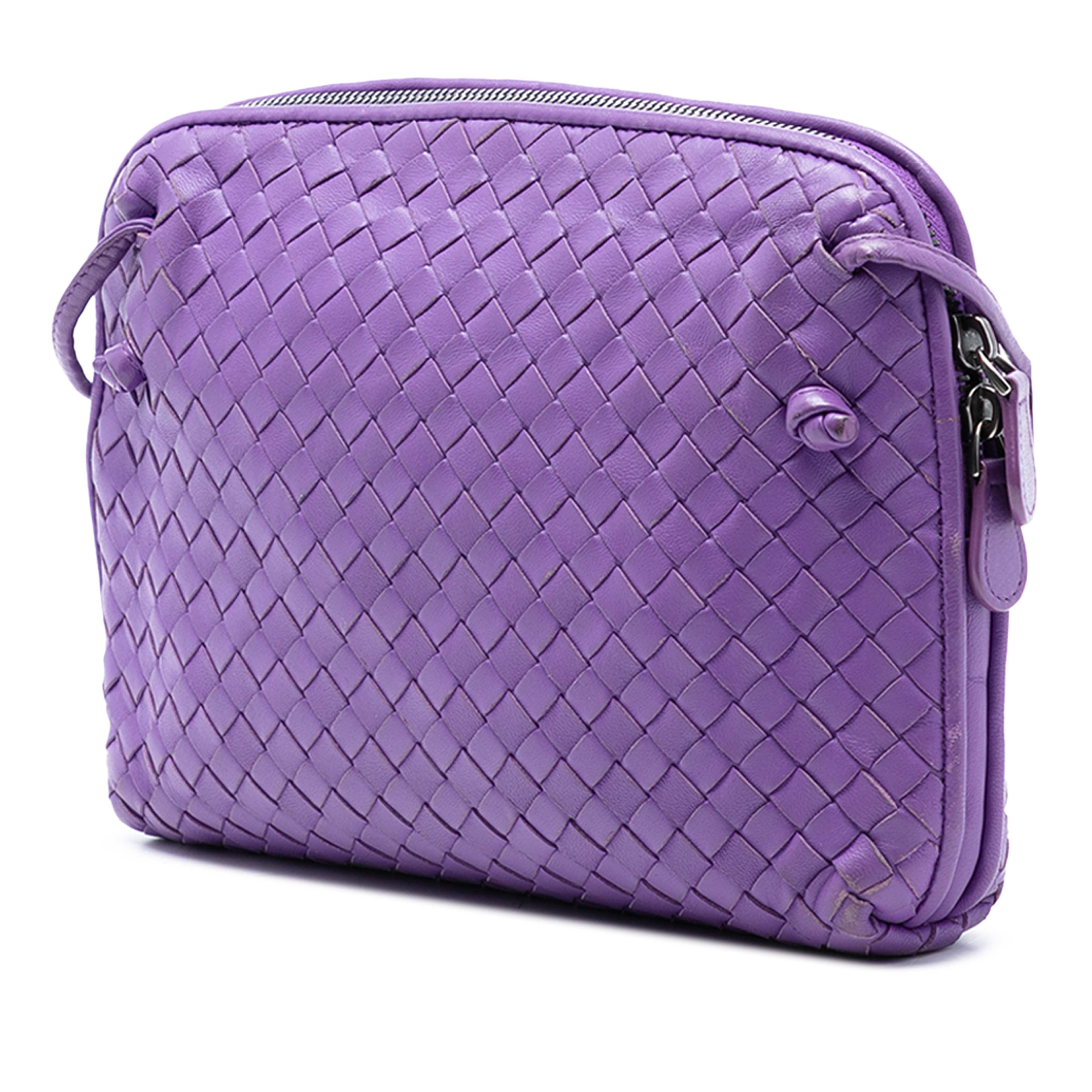 Bottega Veneta Nappa Intrecciato Nodini Crossbody, från Luxclusif, i färgen purple. Klicka för att öppna bilden i stort format