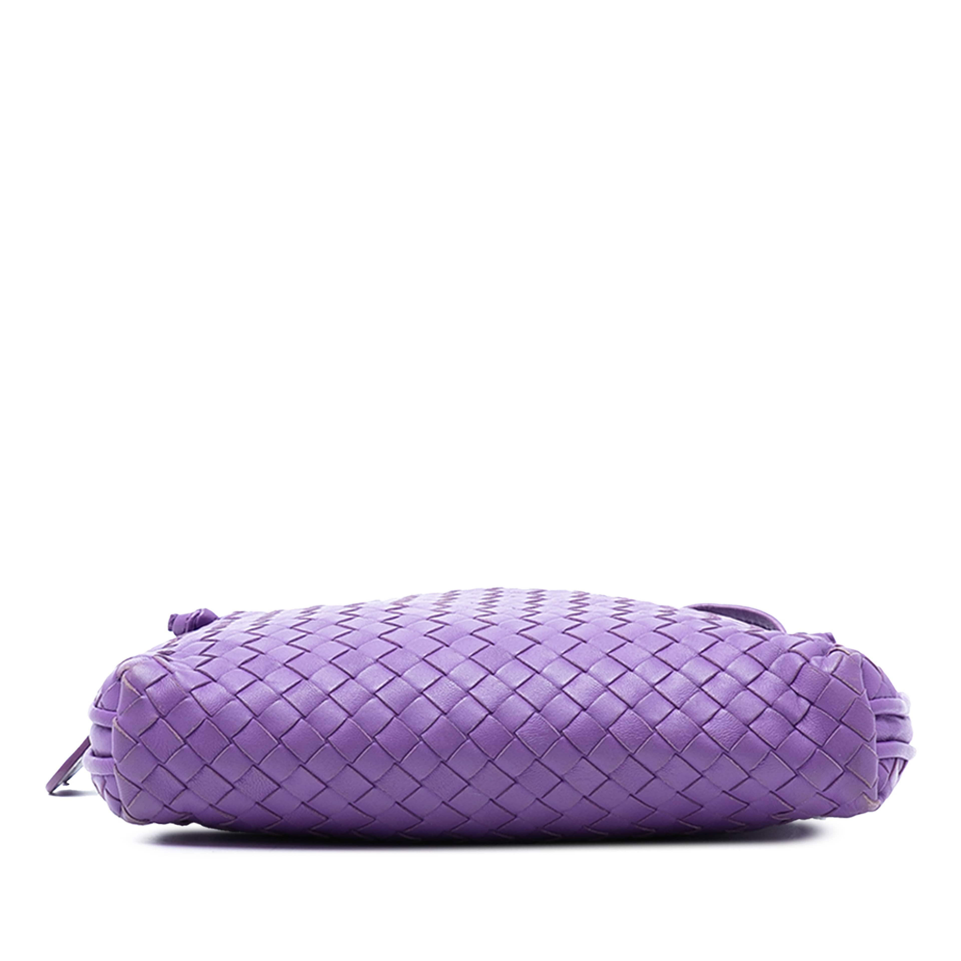 Bottega Veneta Nappa Intrecciato Nodini Crossbody, från Luxclusif, i färgen purple. Klicka för att öppna bilden i stort format