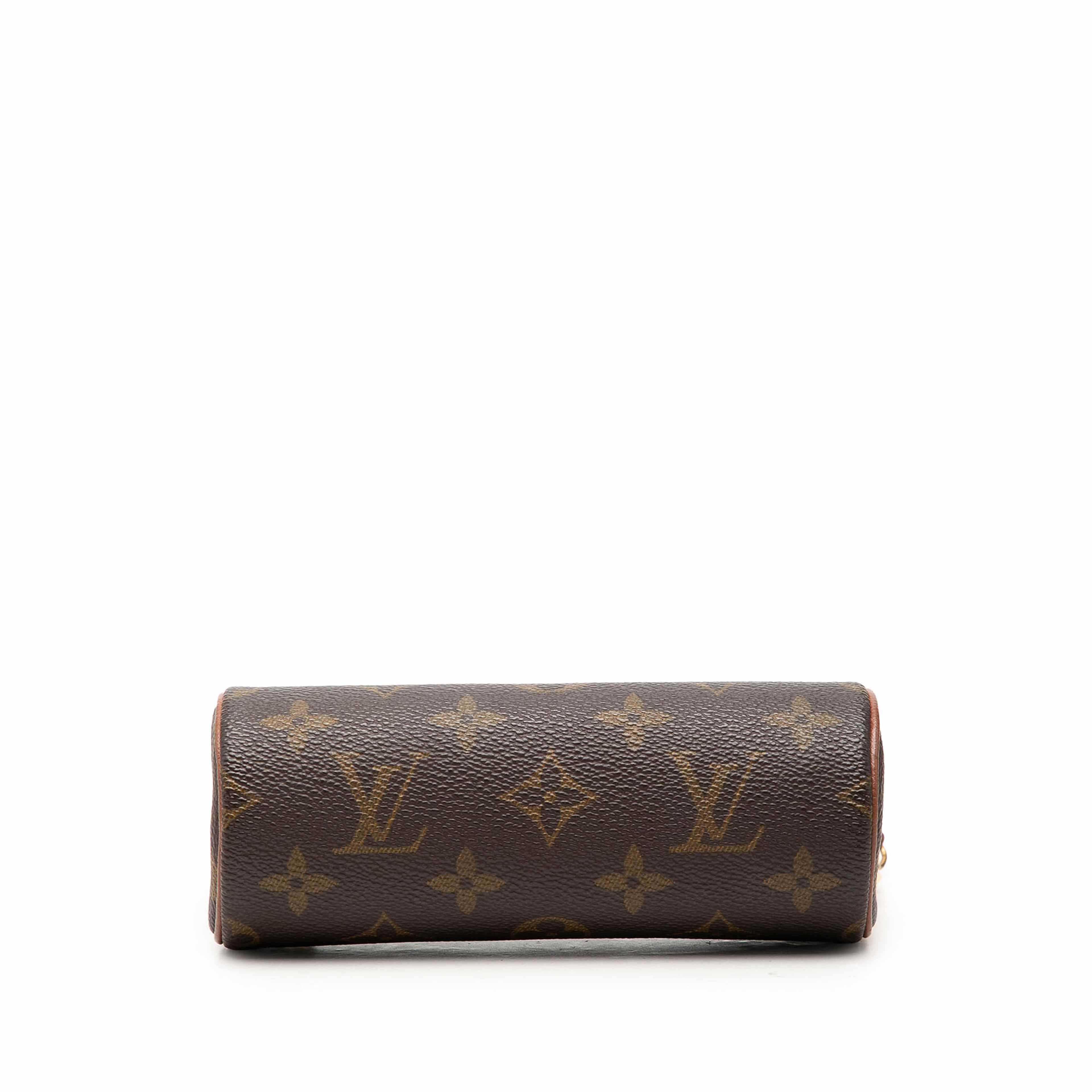Louis Vuitton Monogram Papillon Pochette, från Luxclusif, i färgen brun. Klicka för att öppna bilden i stort format
