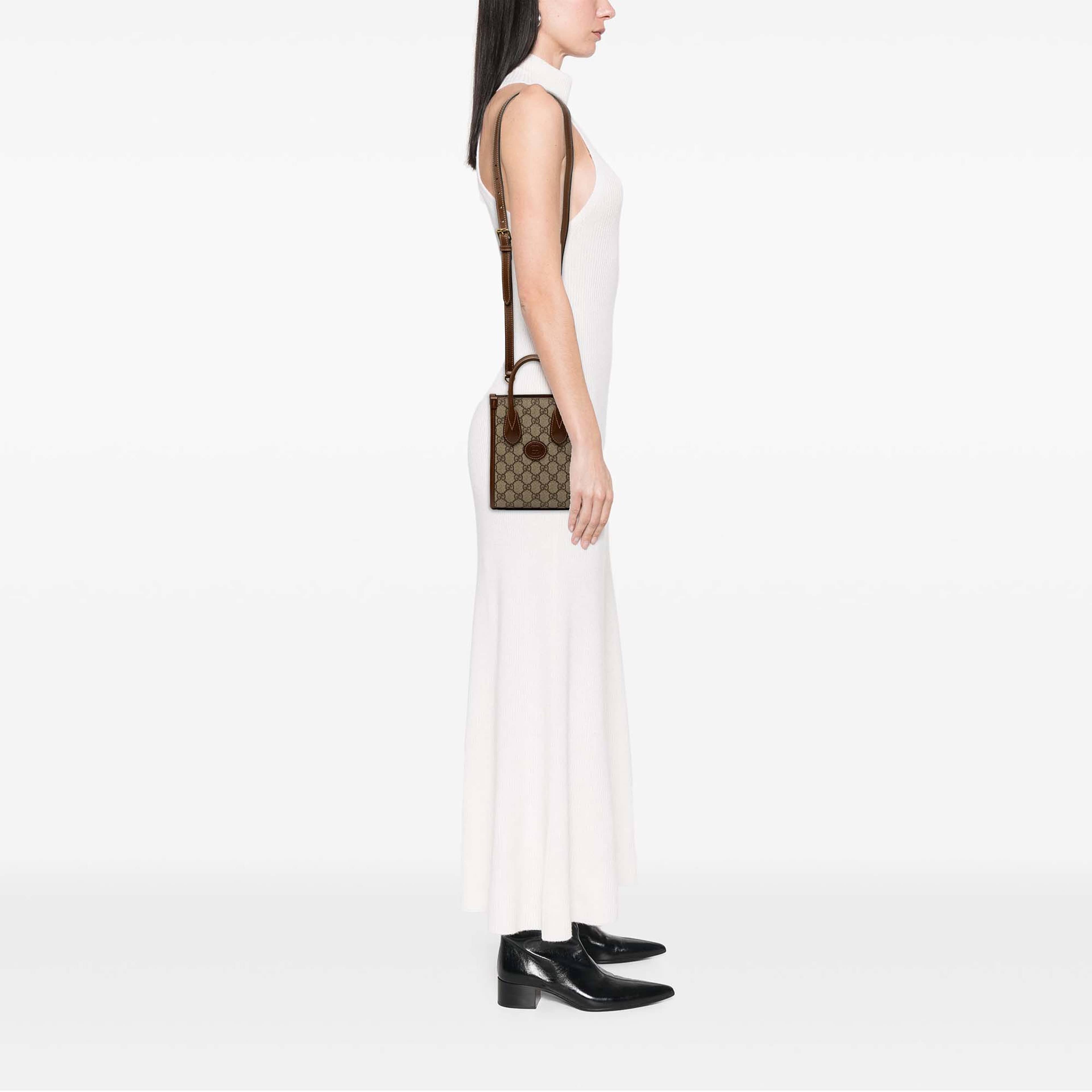 Gucci Mini Gg Supreme Interlocking G Satchel, från Luxclusif, i färgen beige. Klicka för att öppna bilden i stort format