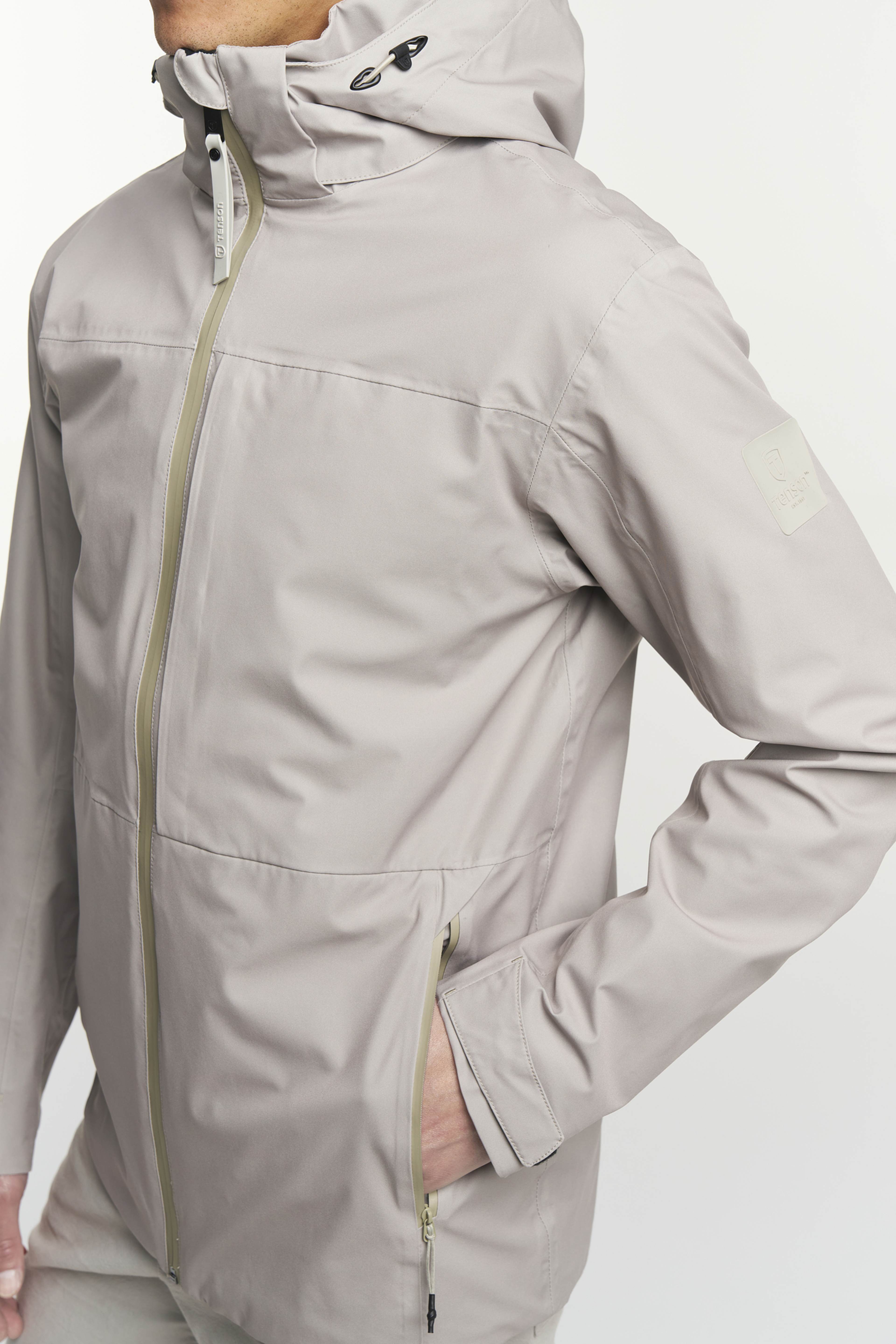 Cloudburst Jacket Men, från Tenson, i färgen beige. Klicka för att öppna bilden i stort format