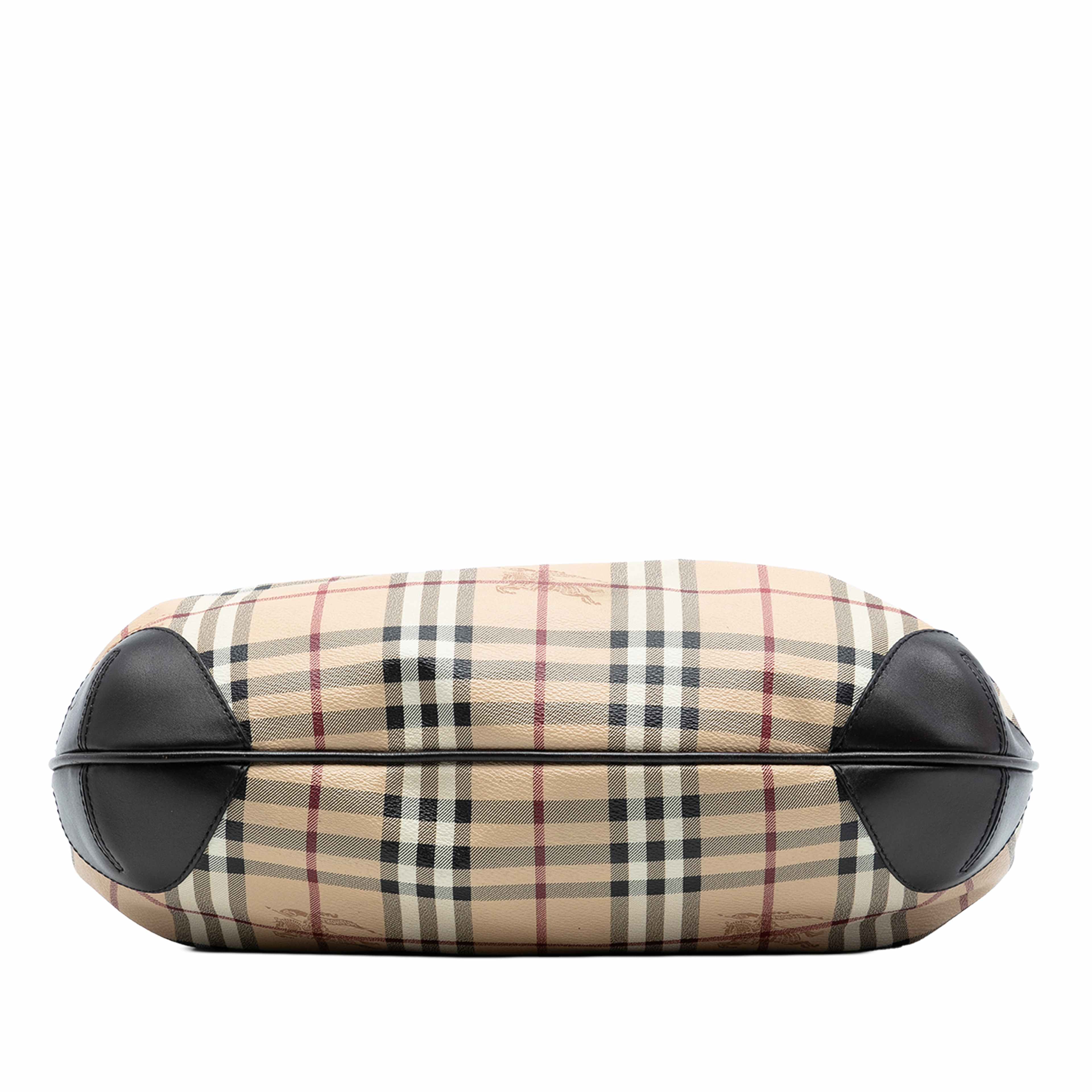 Burberry Medium Haymarket Check Coated Canvas Willenmore Hobo, från Luxclusif, i färgen beige. Klicka för att öppna bilden i stort format