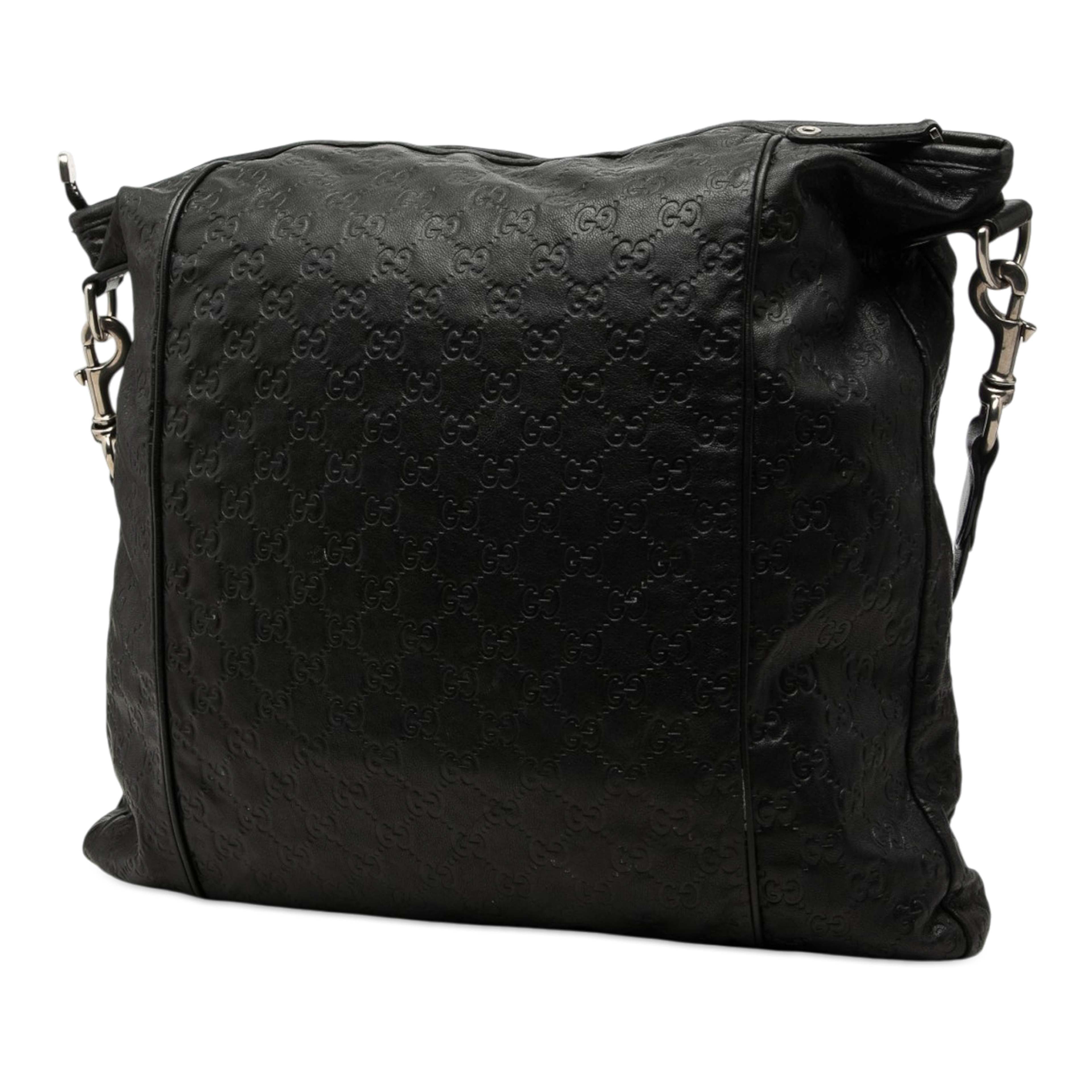 Gucci Guccissima Messenger Bag, från Luxclusif, i färgen svart. Klicka för att öppna bilden i stort format
