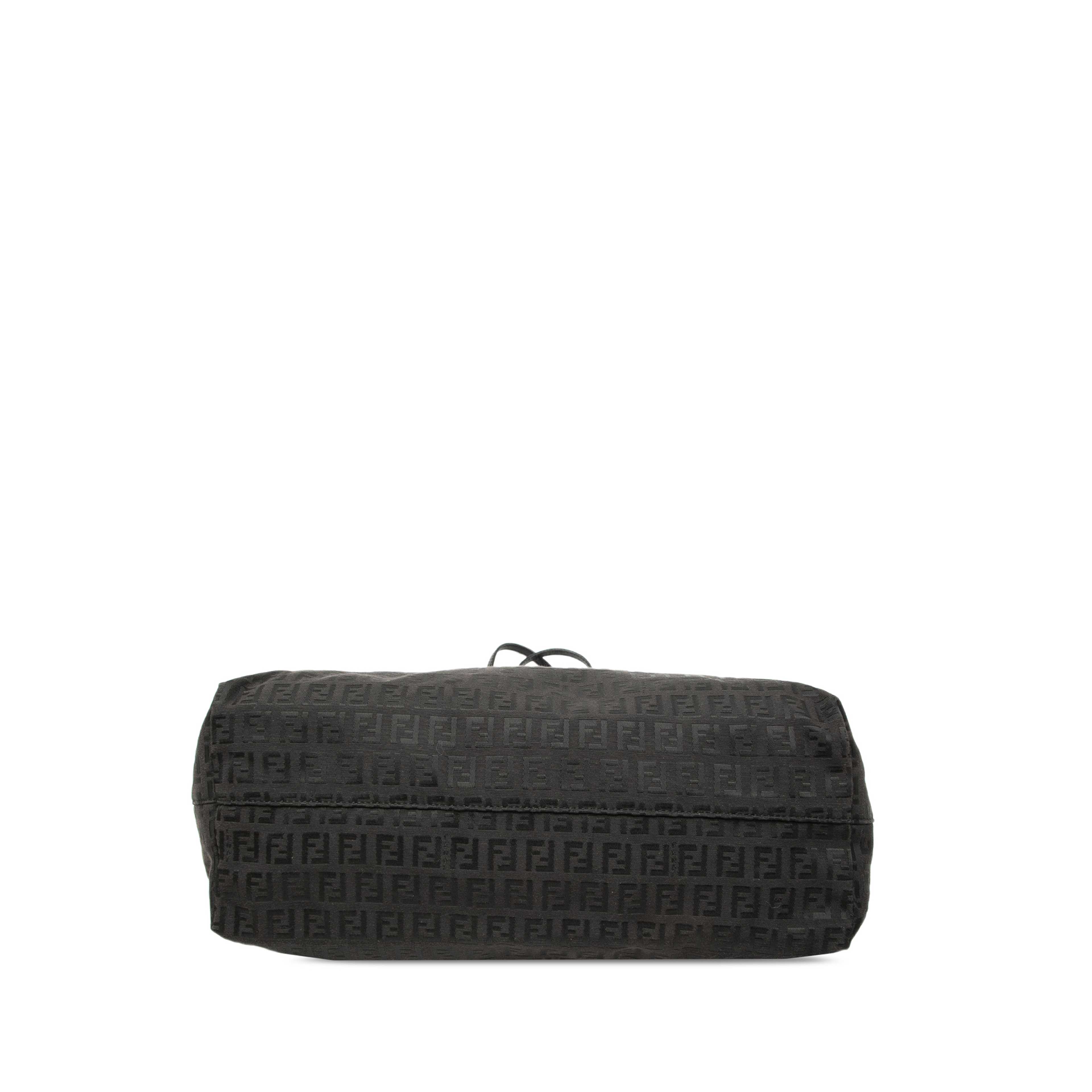 Fendi Zucchino Canvas Tote, från Luxclusif, i färgen black. Klicka för att öppna bilden i stort format