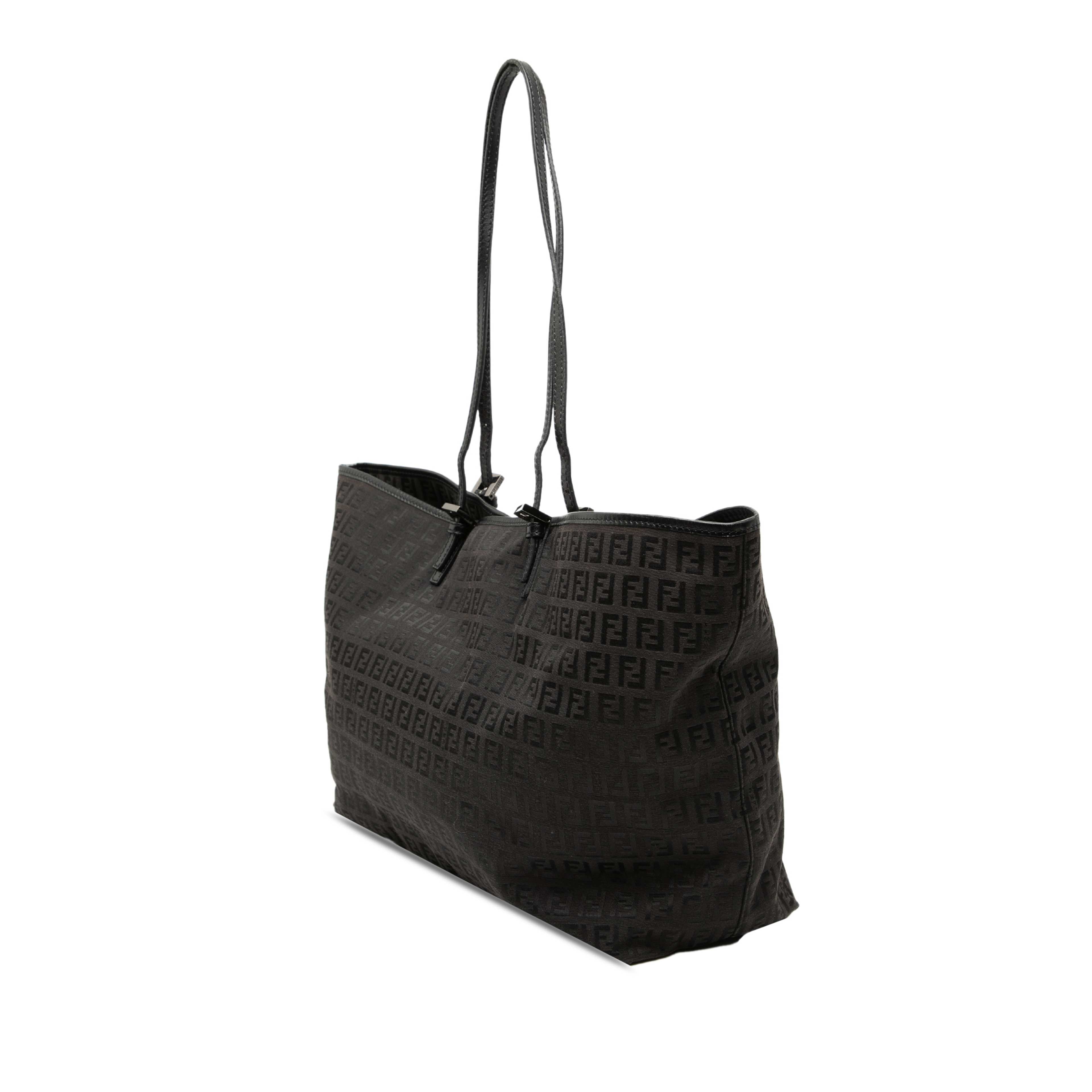 Fendi Zucchino Canvas Tote, från Luxclusif, i färgen svart. Klicka för att öppna bilden i stort format