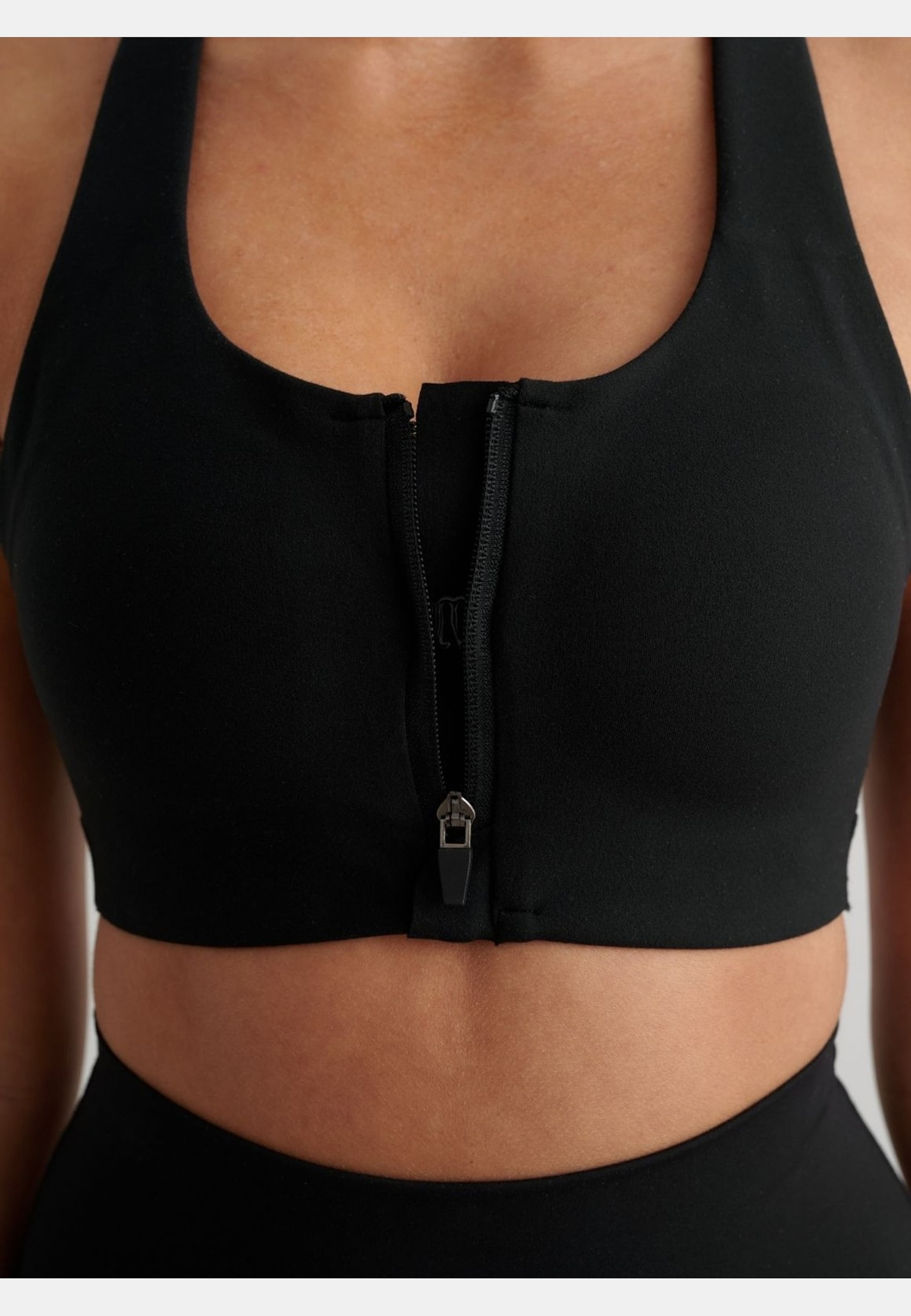 Sense High Support Bra, från aim'n, i färgen black. Klicka för att öppna bilden i stort format