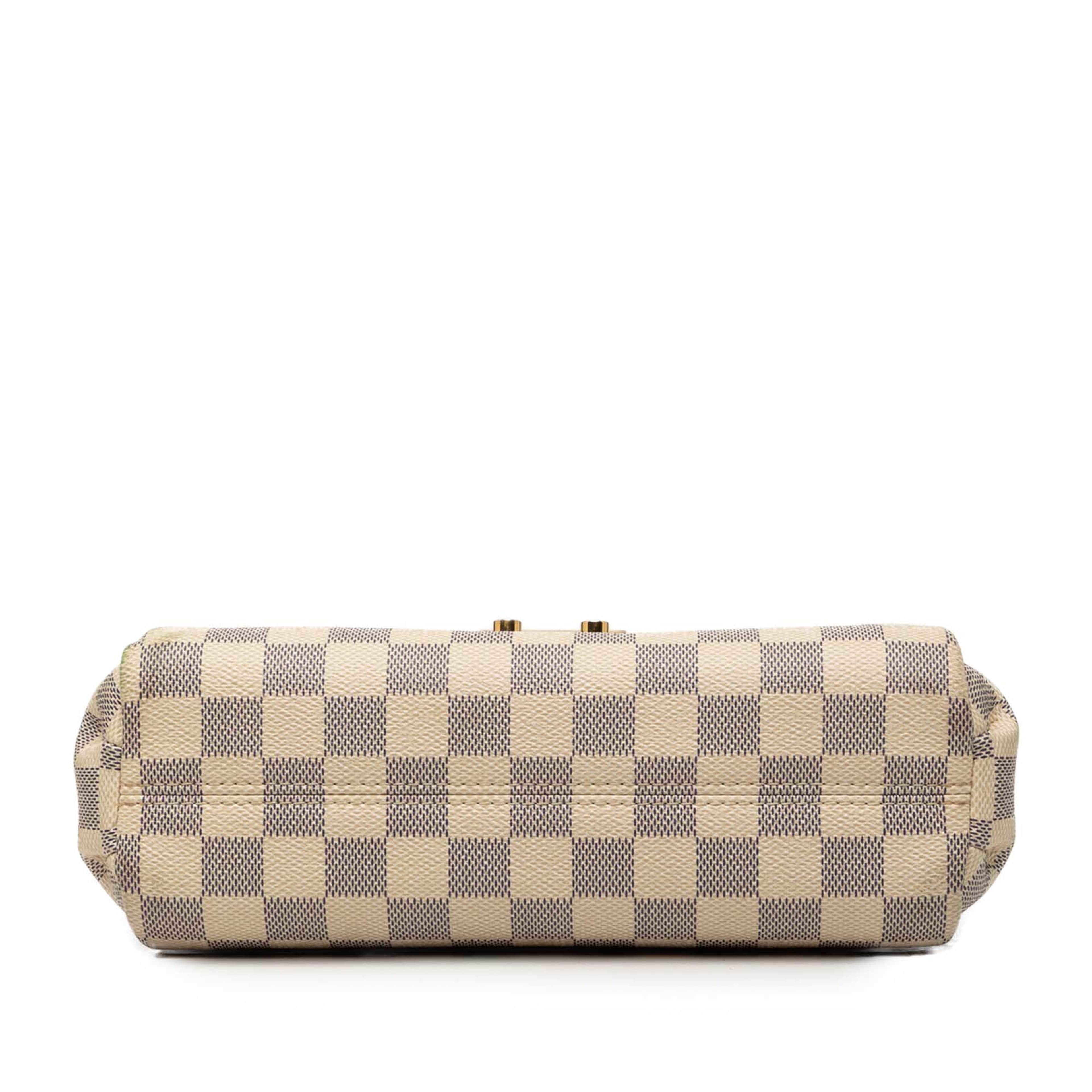Louis Vuitton Damier Azur Croisette, från Luxclusif, i färgen white. Klicka för att öppna bilden i stort format