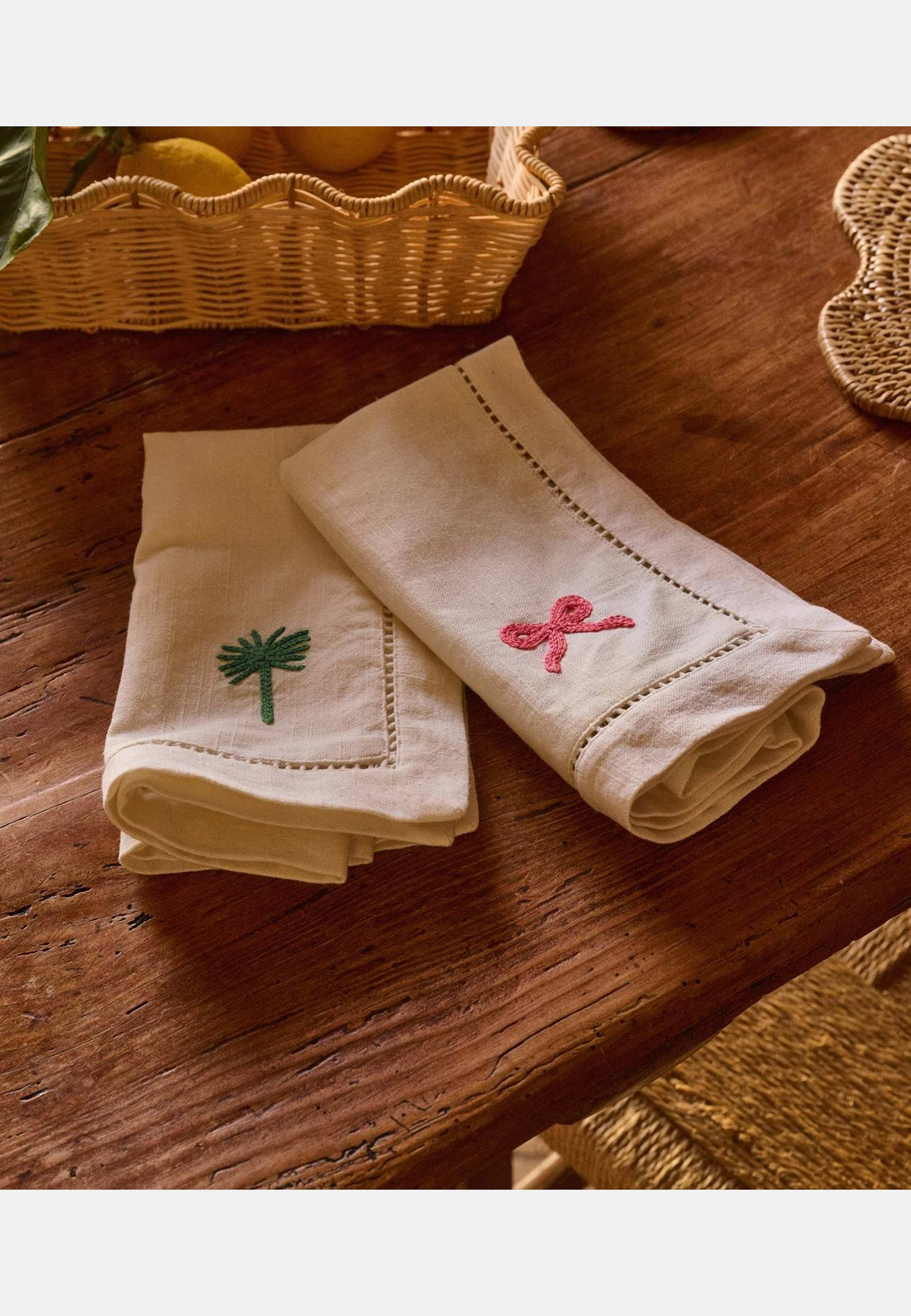 Cannes Servett - 45x45 Cm, från Pick A Poppy, i färgen green. Klicka för att öppna bilden i stort format