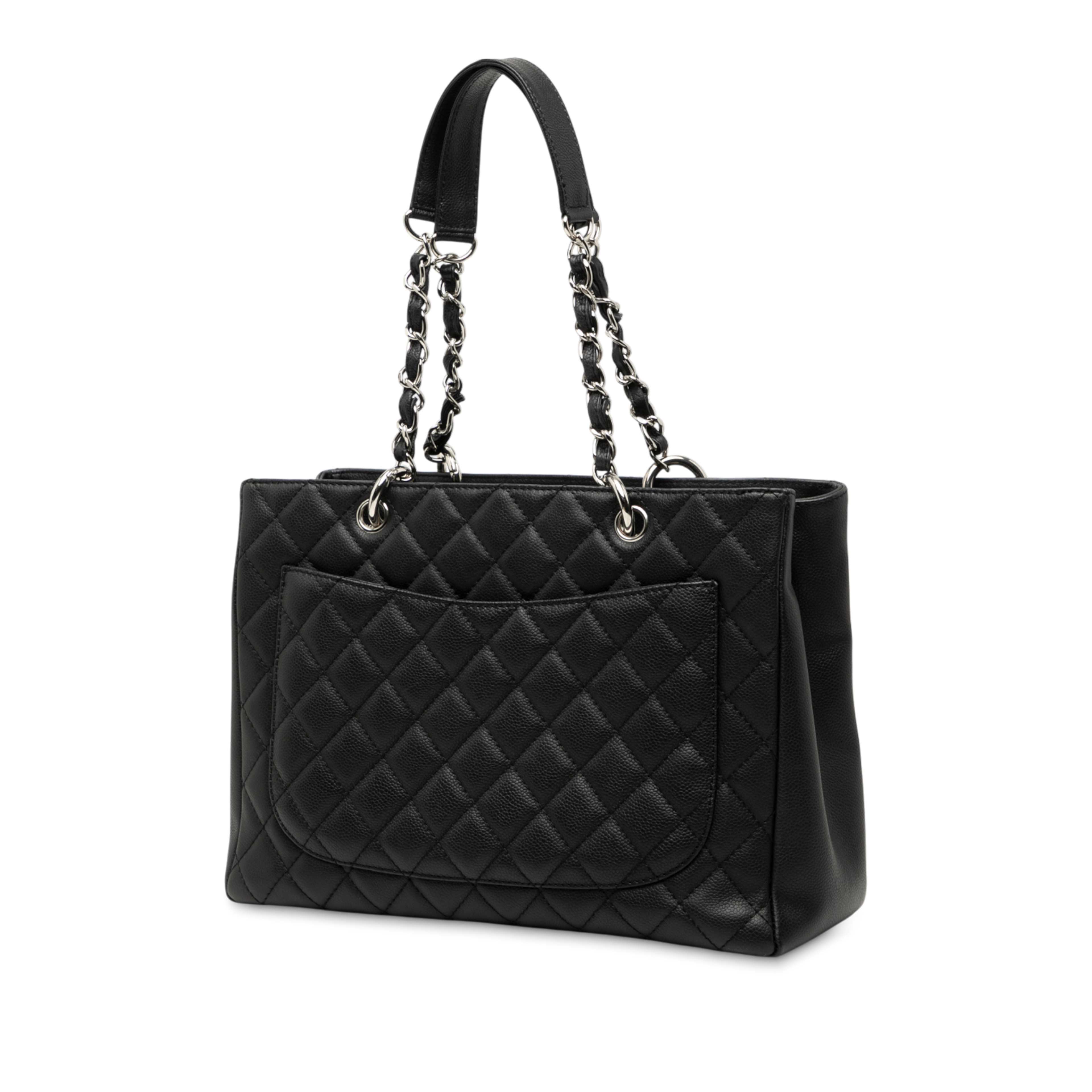 Chanel Caviar Grand Shopping Tote, från Luxclusif, i färgen black. Klicka för att öppna bilden i stort format
