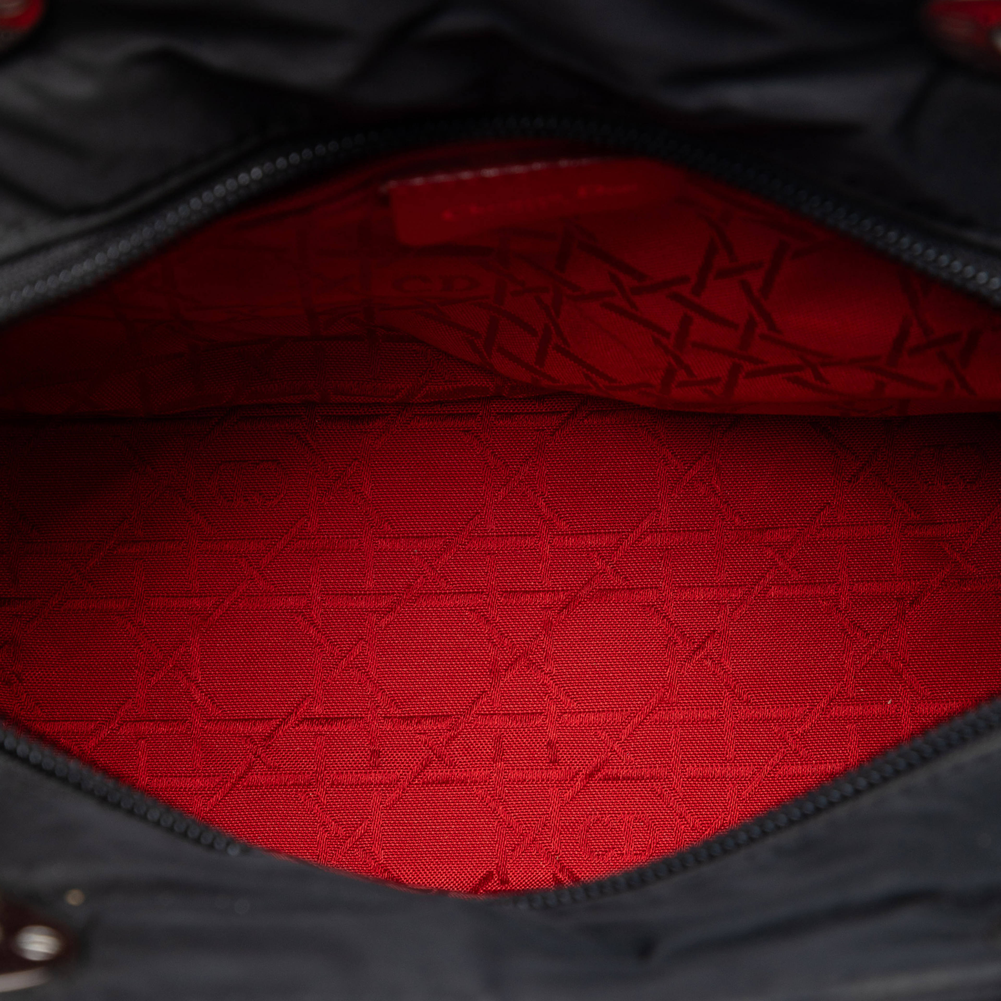 Dior Medium Nylon Cannage Lady Dior, från Luxclusif, i färgen black. Klicka för att öppna bilden i stort format