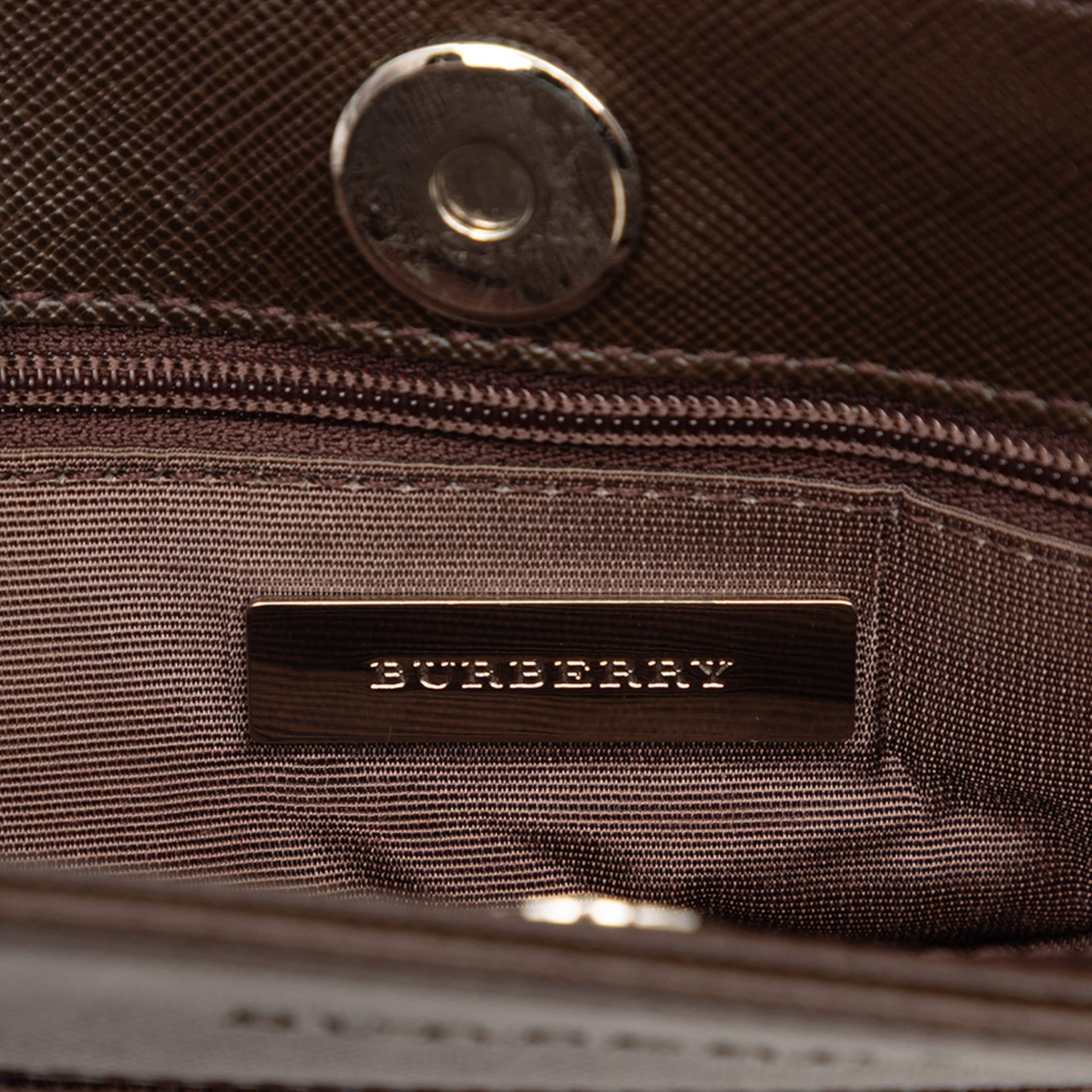 Burberry House Check Canvas Crossbody, från Luxclusif, i färgen beige. Klicka för att öppna bilden i stort format