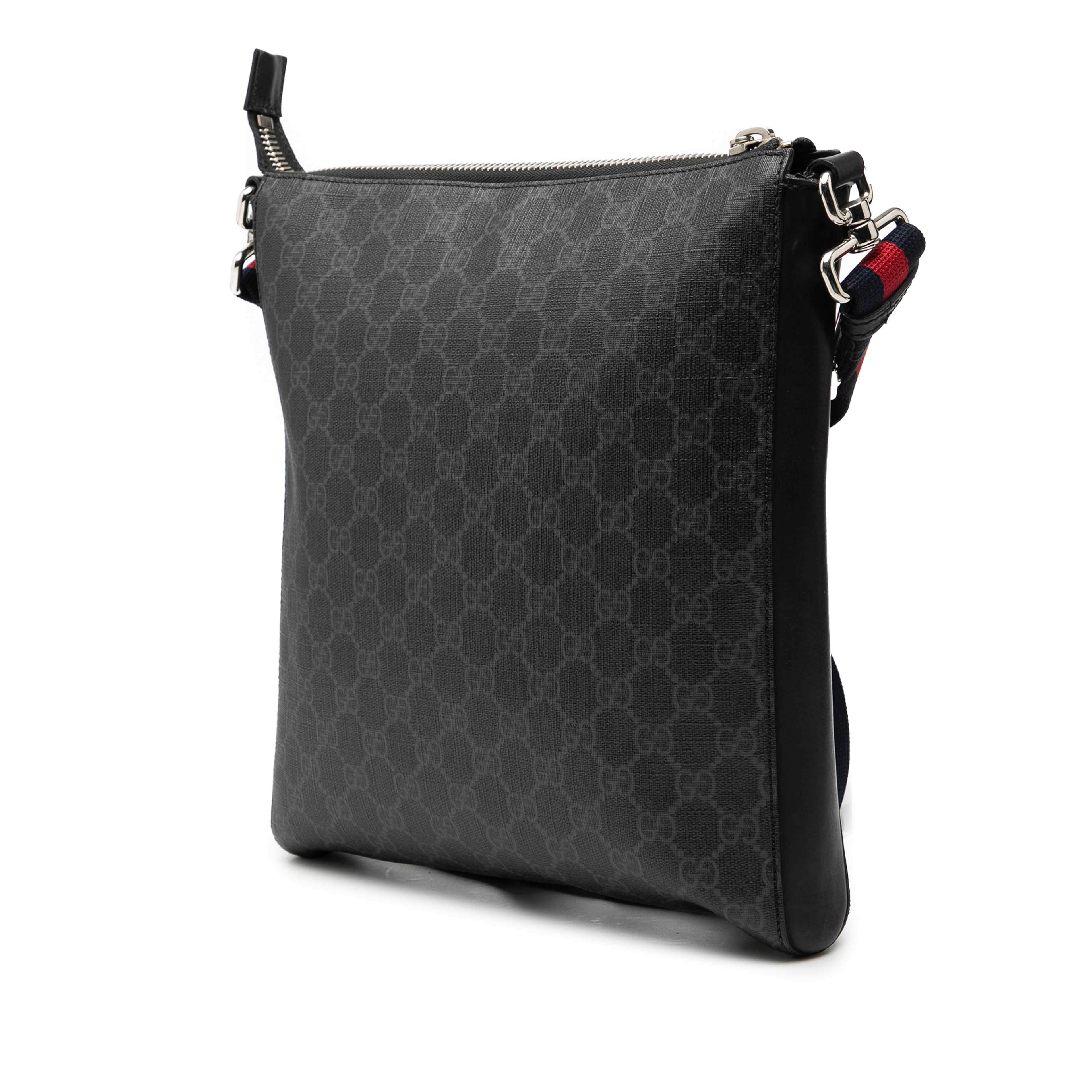 Gucci Medium Gg Supreme Web Messenger Bag, från Luxclusif, i färgen black. Klicka för att öppna bilden i stort format