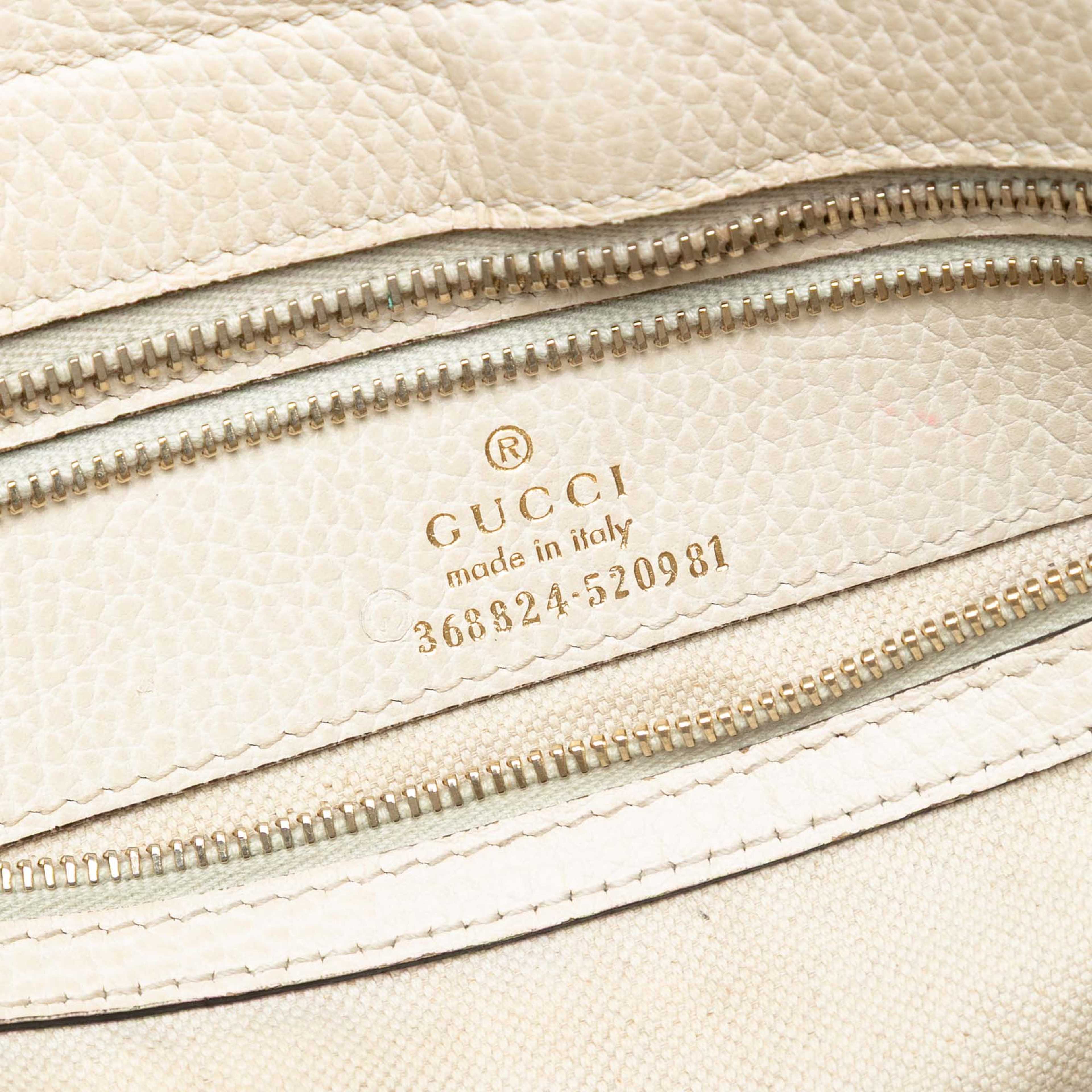 Gucci Leather Swing Convertible Tote, från Luxclusif, i färgen white. Klicka för att öppna bilden i stort format