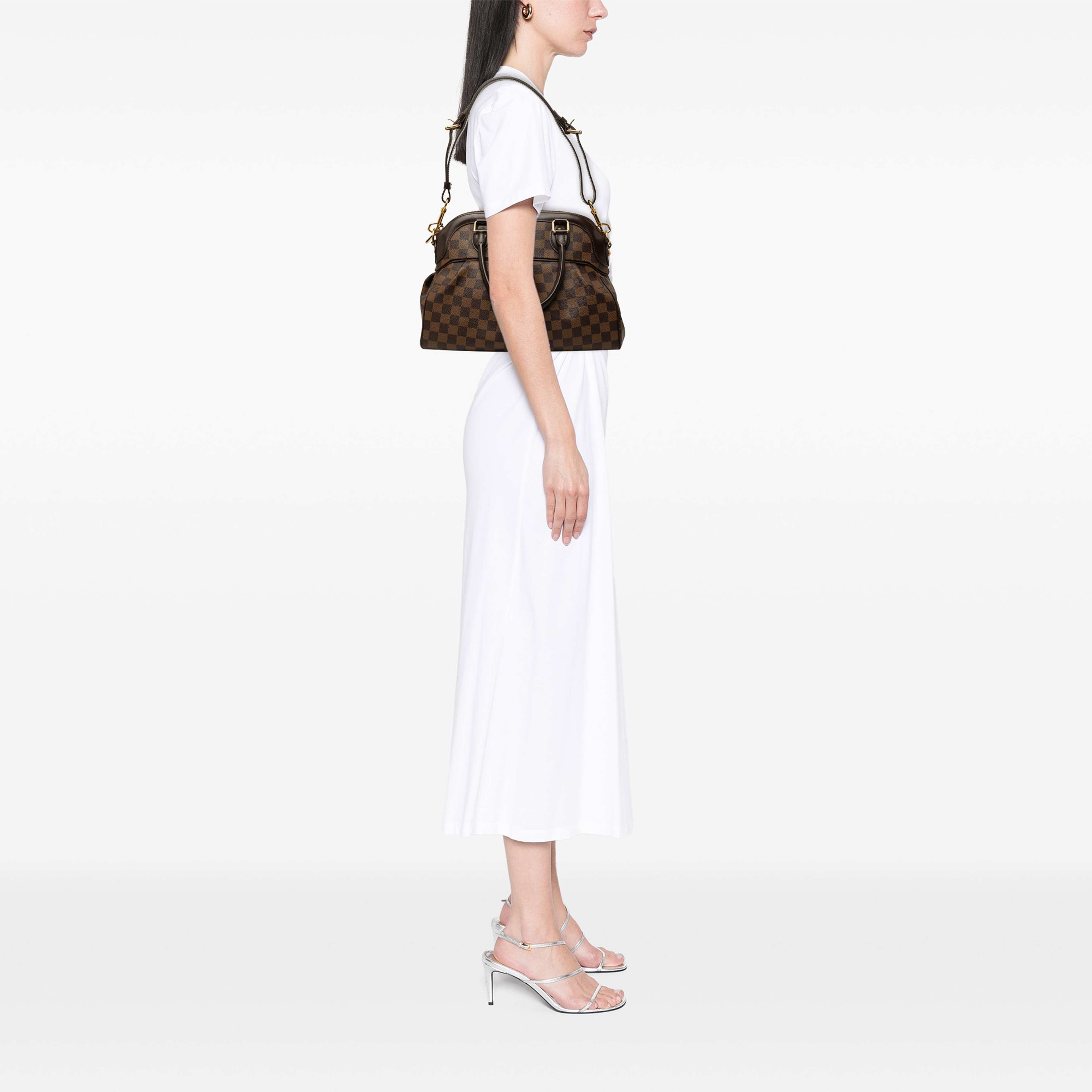 Louis Vuitton Damier Ebene Trevi Pm, från Luxclusif, i färgen brun. Klicka för att öppna bilden i stort format