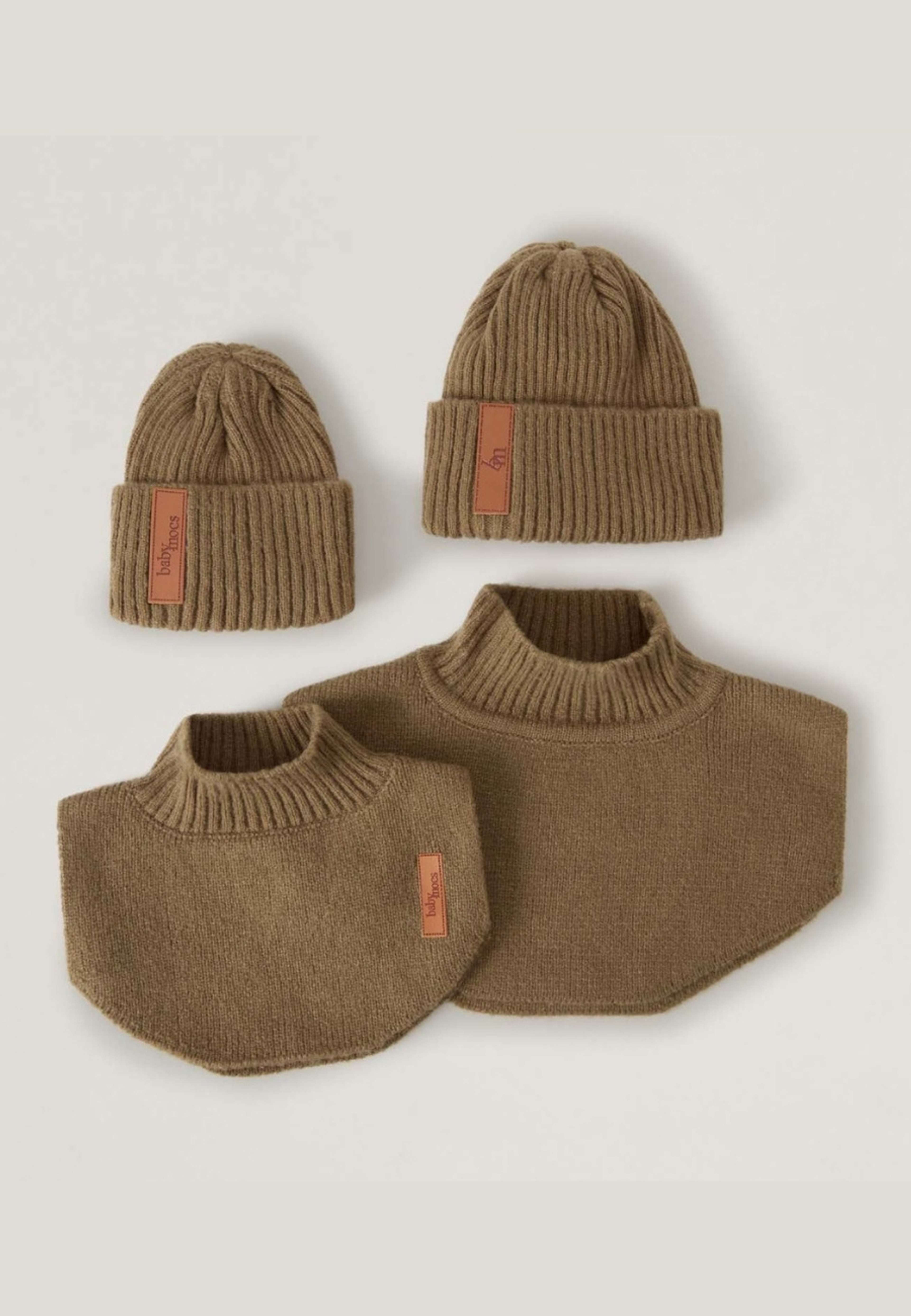 Neck Warmer, från BabyMocs, i färgen greige. Klicka för att öppna bilden i stort format