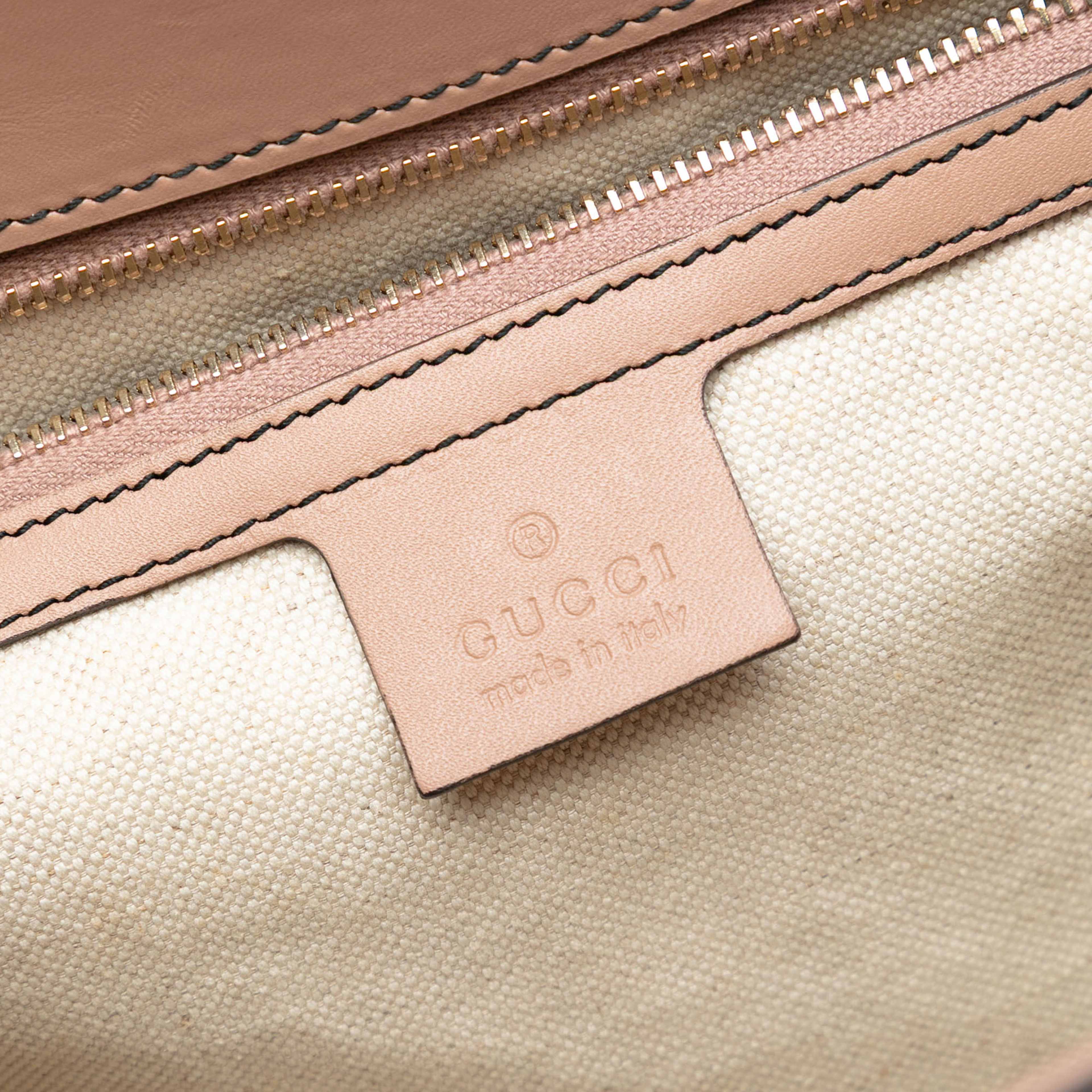 Gucci Large Gg Canvas Emily Shoulder Bag, från Luxclusif, i färgen beige. Klicka för att öppna bilden i stort format