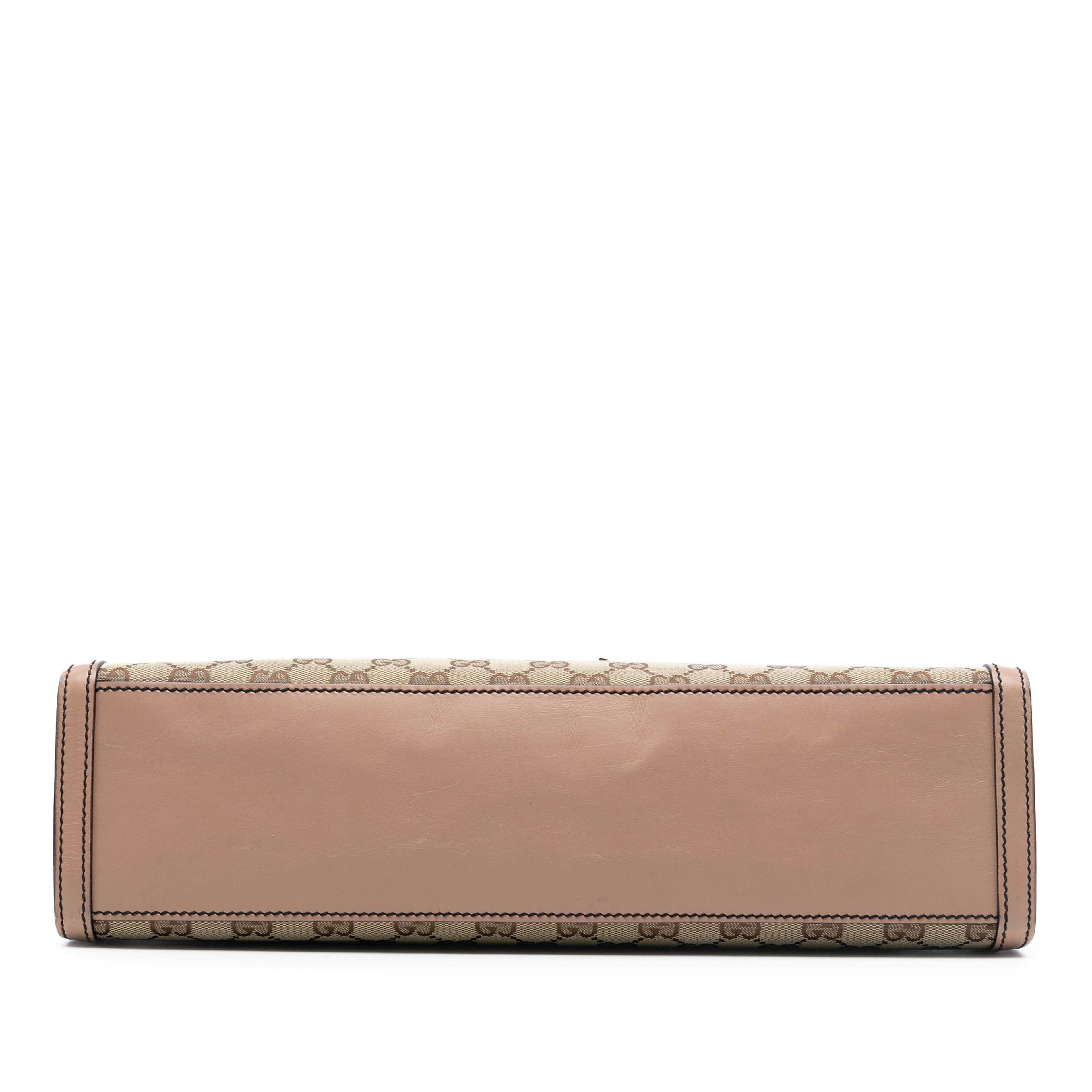 Gucci Large Gg Canvas Emily Shoulder Bag, från Luxclusif, i färgen beige. Klicka för att öppna bilden i stort format