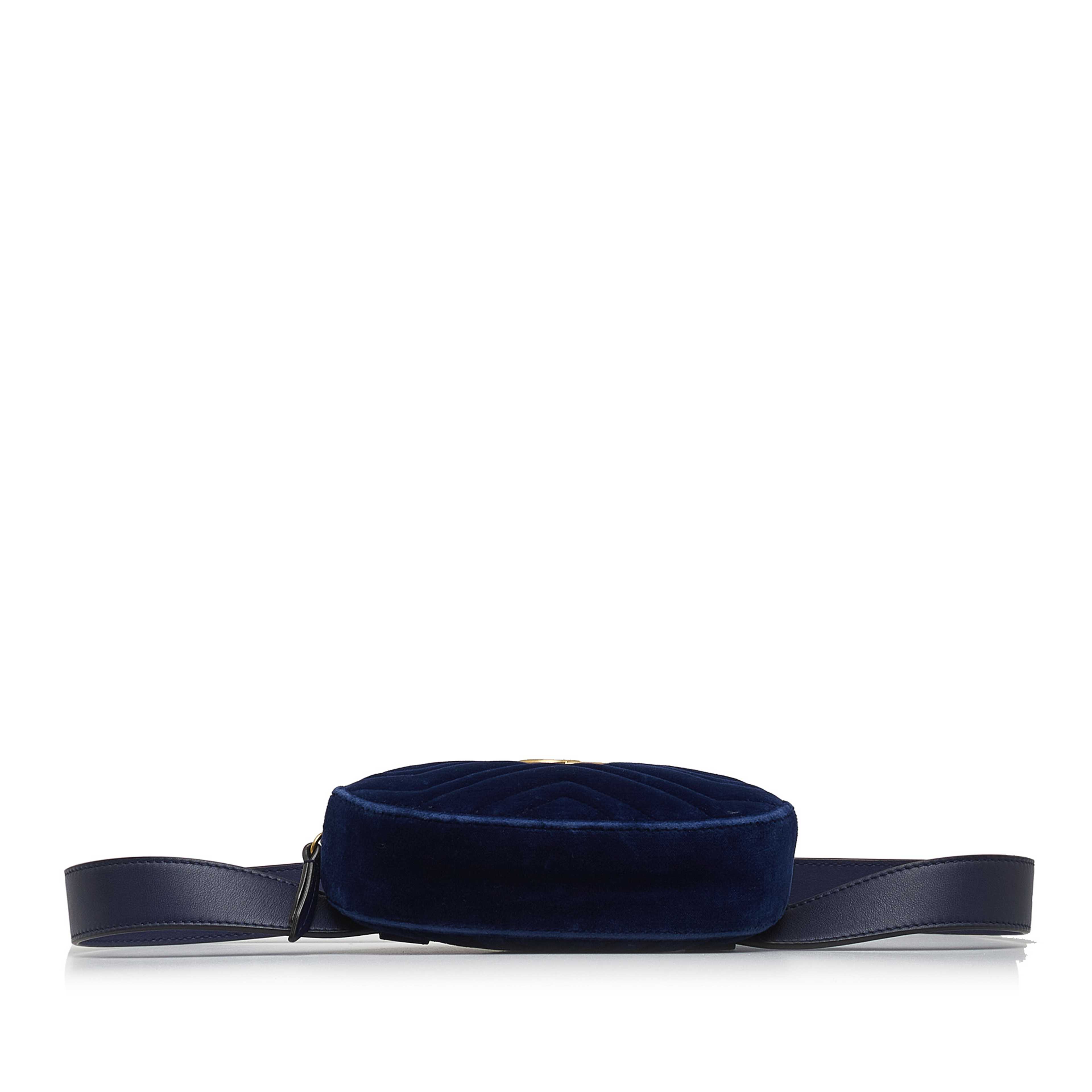 Gucci Velvet Gg Marmont Matelasse Belt Bag, från Luxclusif, i färgen dark blue. Klicka för att öppna bilden i stort format